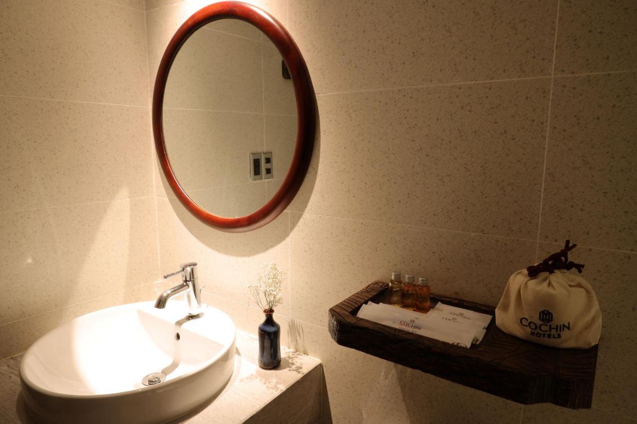 Viennot Double Room No Window minibar