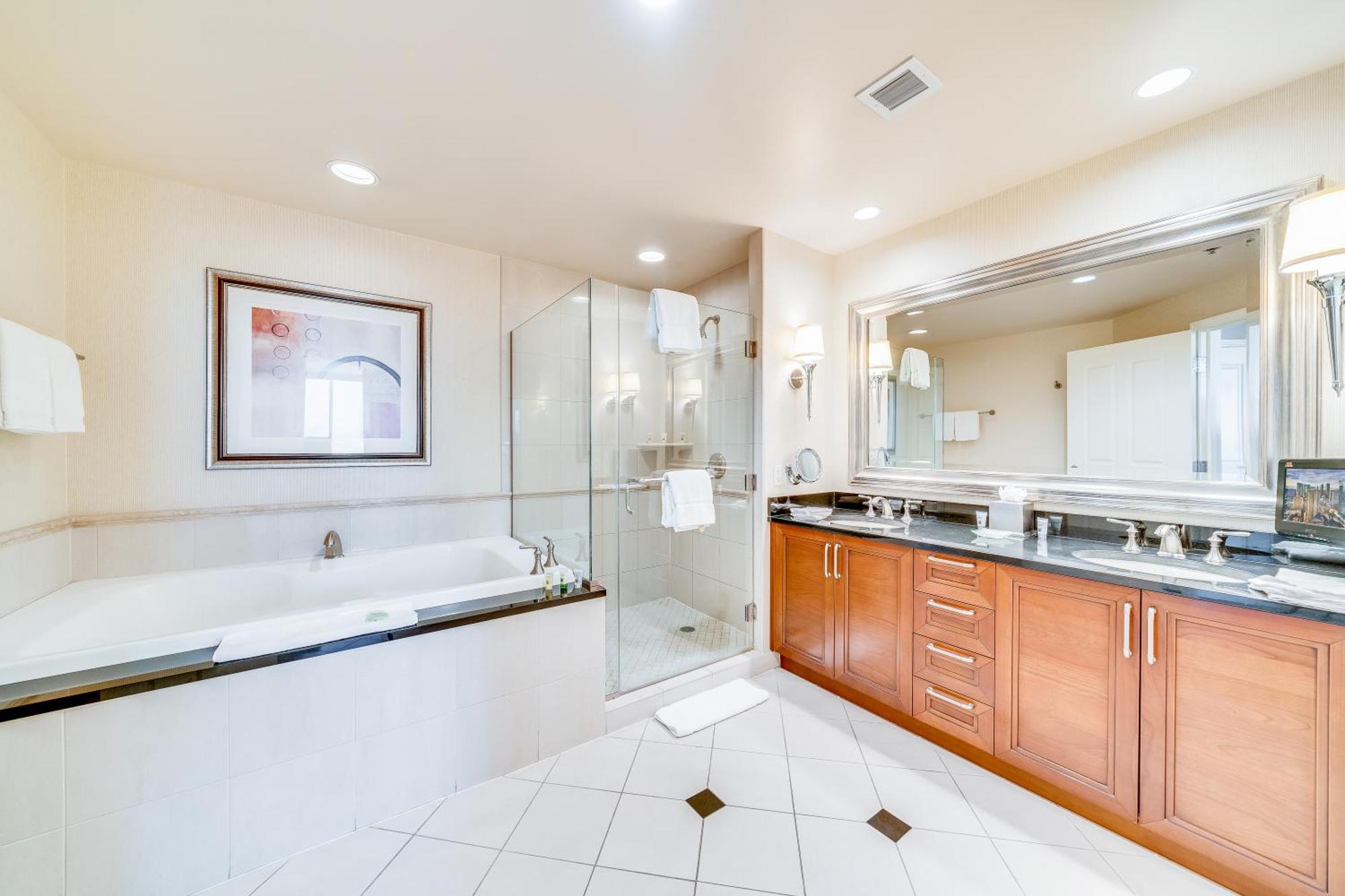 Elite Deluxe Studio with Jetted Tub