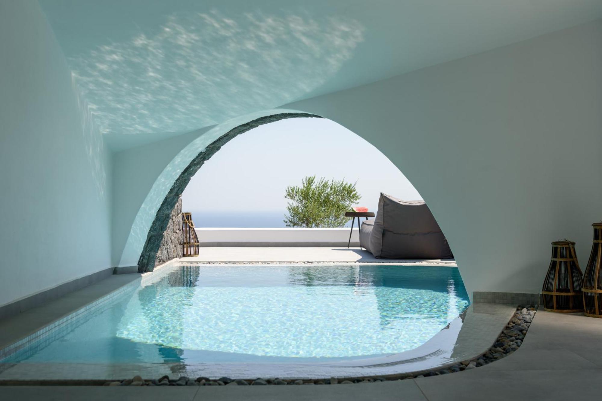 Senior Two-Bedroom Suite Private Cave Pool Sea View