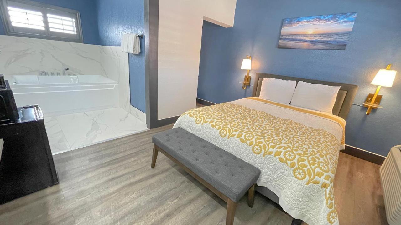 Queen Suite with Spa Bath