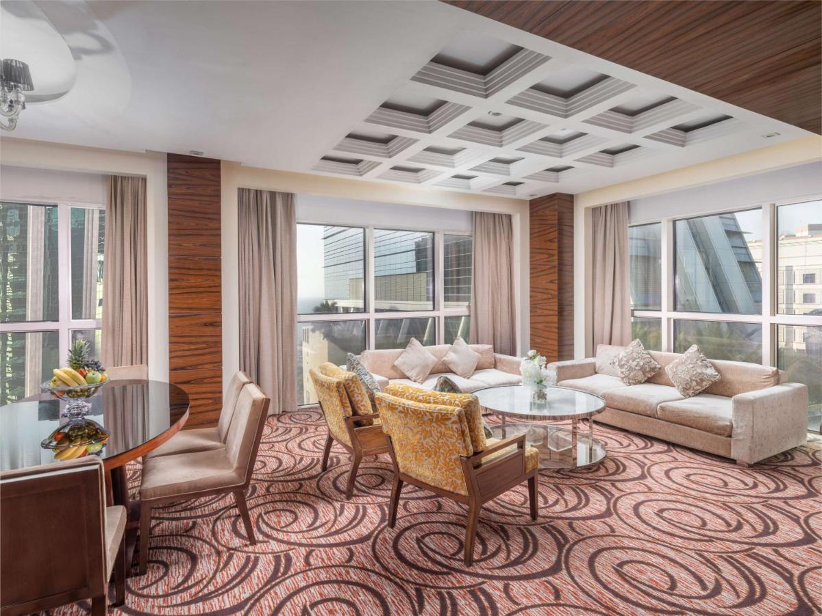 Executive King Sea View (Corniche Tower)
