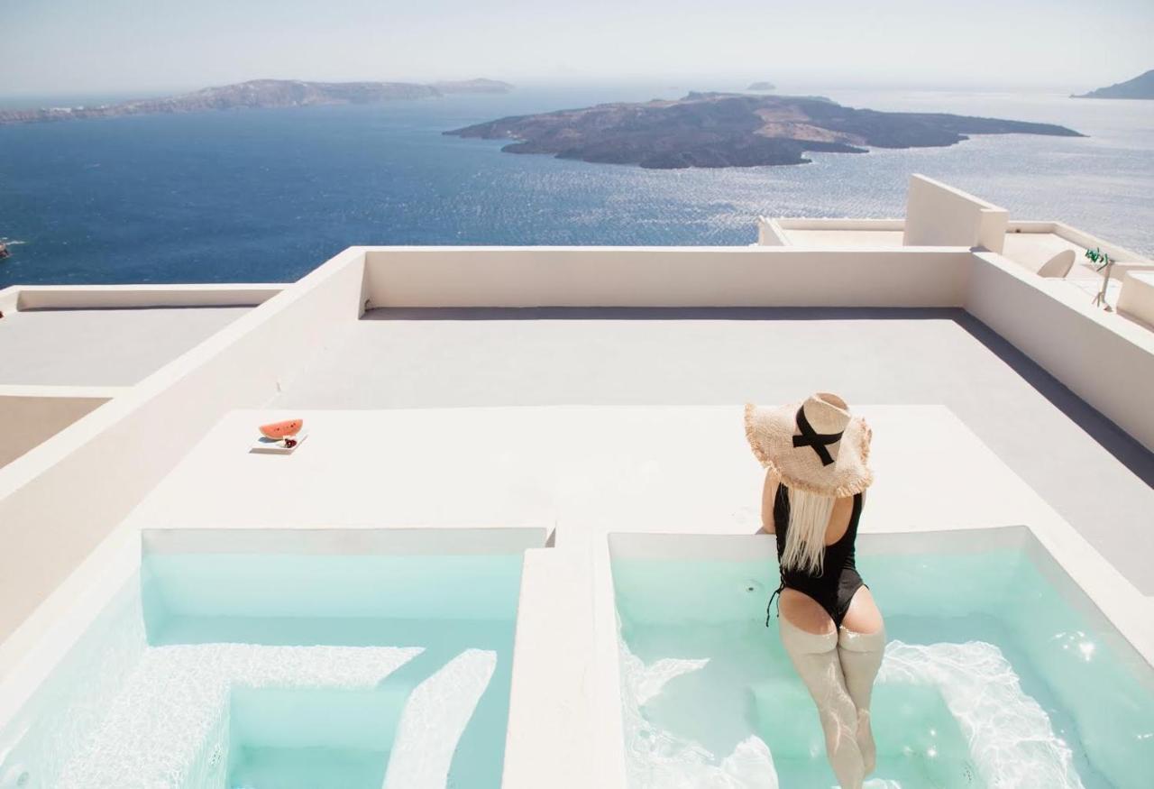 DELUXE SUITE CALDERA VIEW & OUTDOOR JACUZZI