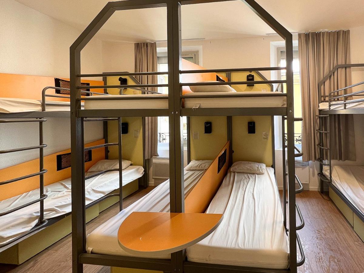 Bed 8-Bed Male Dormitory Ensuite Shower – Shared Toilets