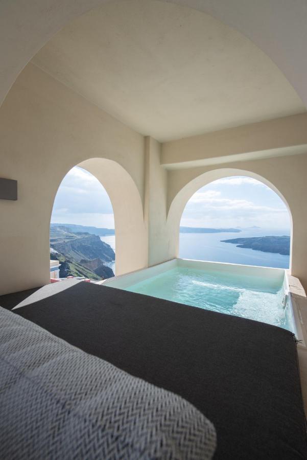 EXECUTIVE CLIFF SUITE CALDERA VIEW PRIVATE JACUZZI