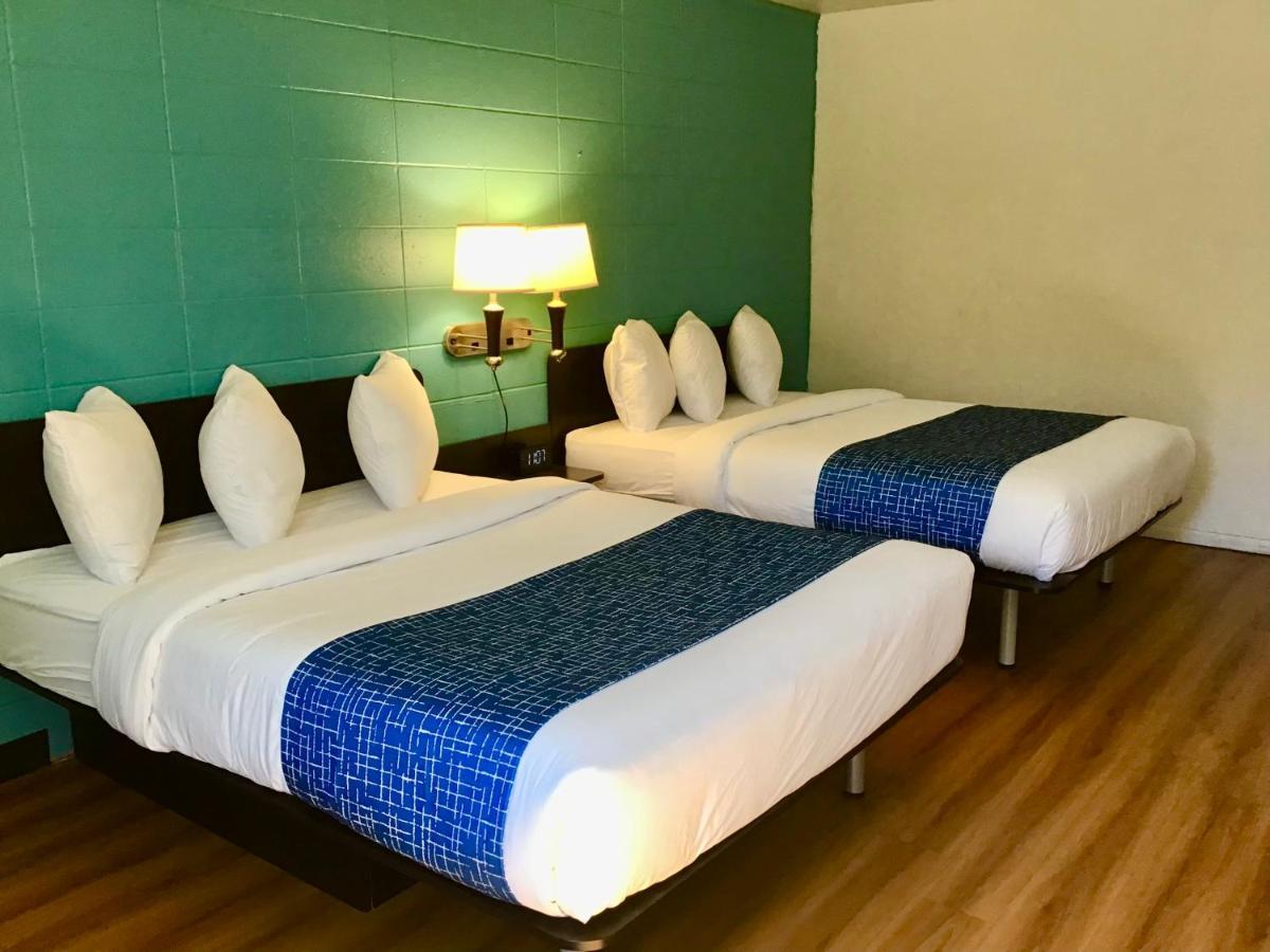 Queen Room Two Queen Beds Non-Smoking
