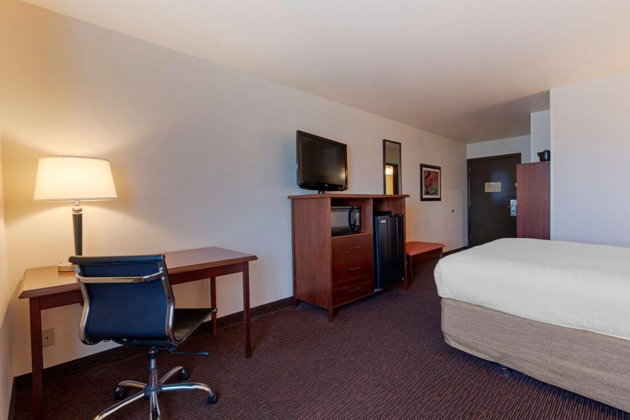 King Room with Poolside - Non-Smoking