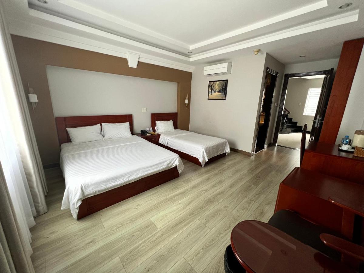 Triple Room Bath