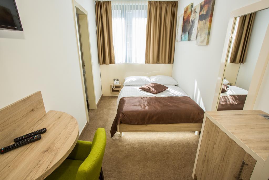 Single Room,127136718:JPEG