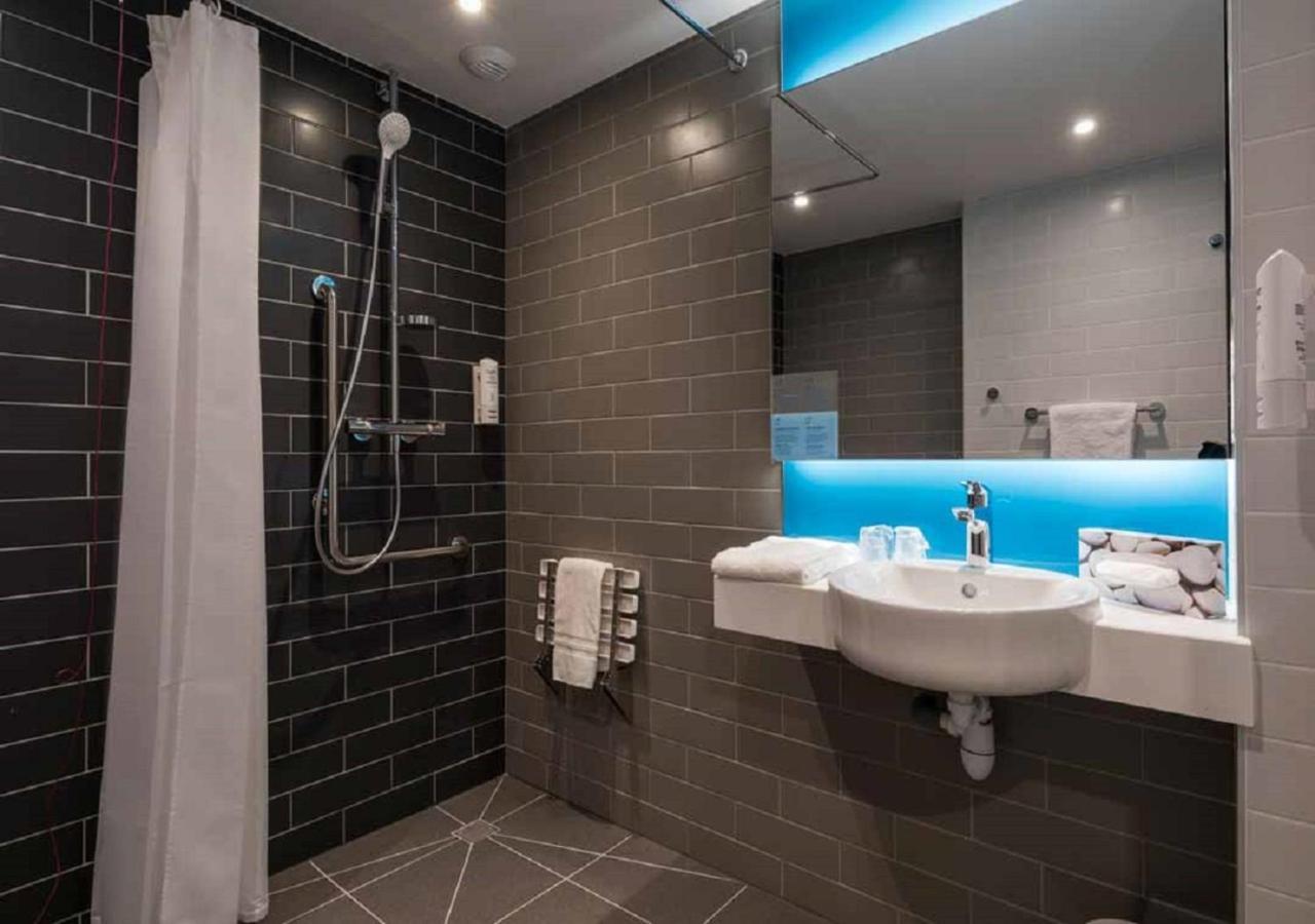Standard Twin Room - Mobility Access