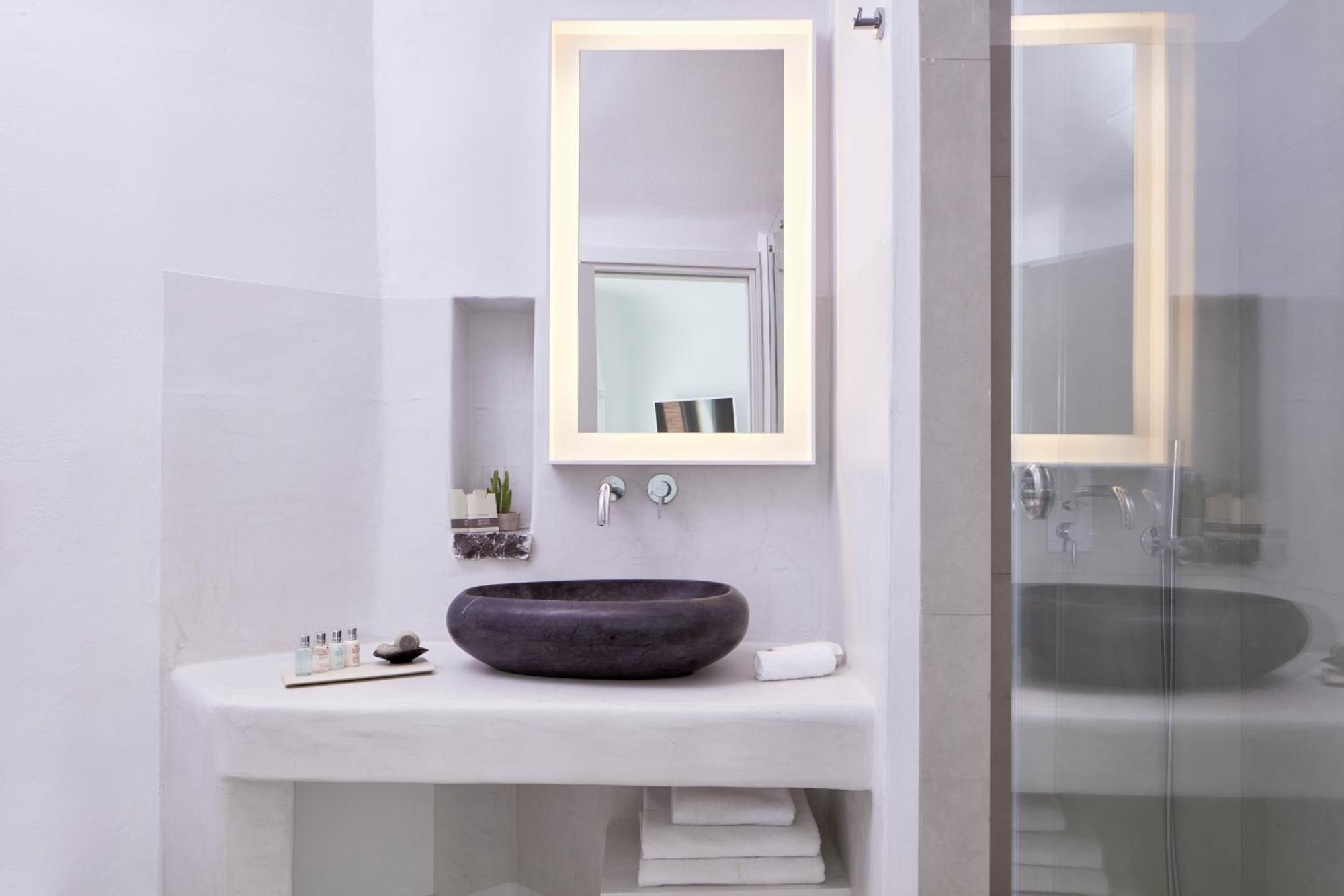 Cliff Honeymoon Suite outdoor jetted tub