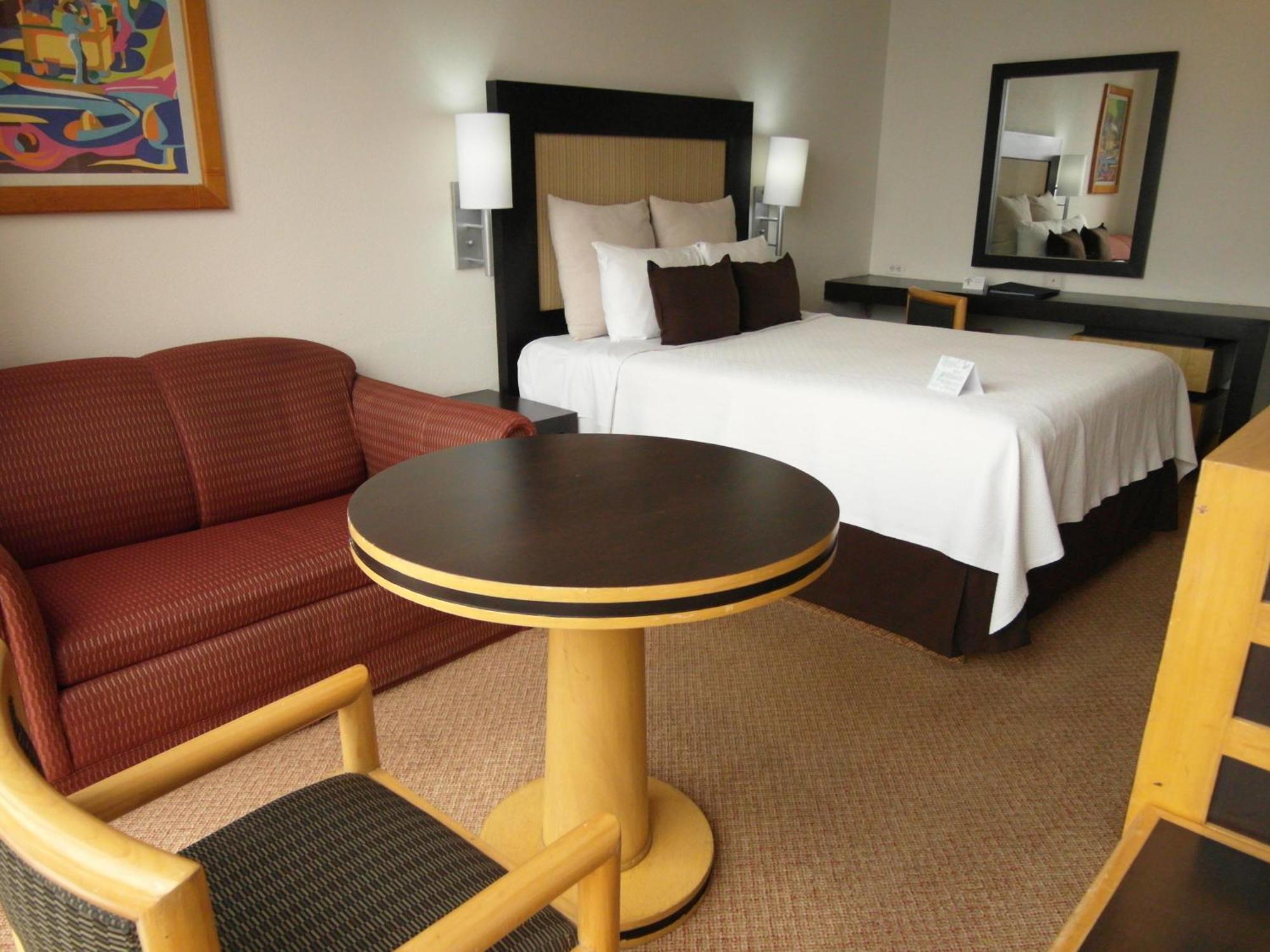 Standard Queen Room