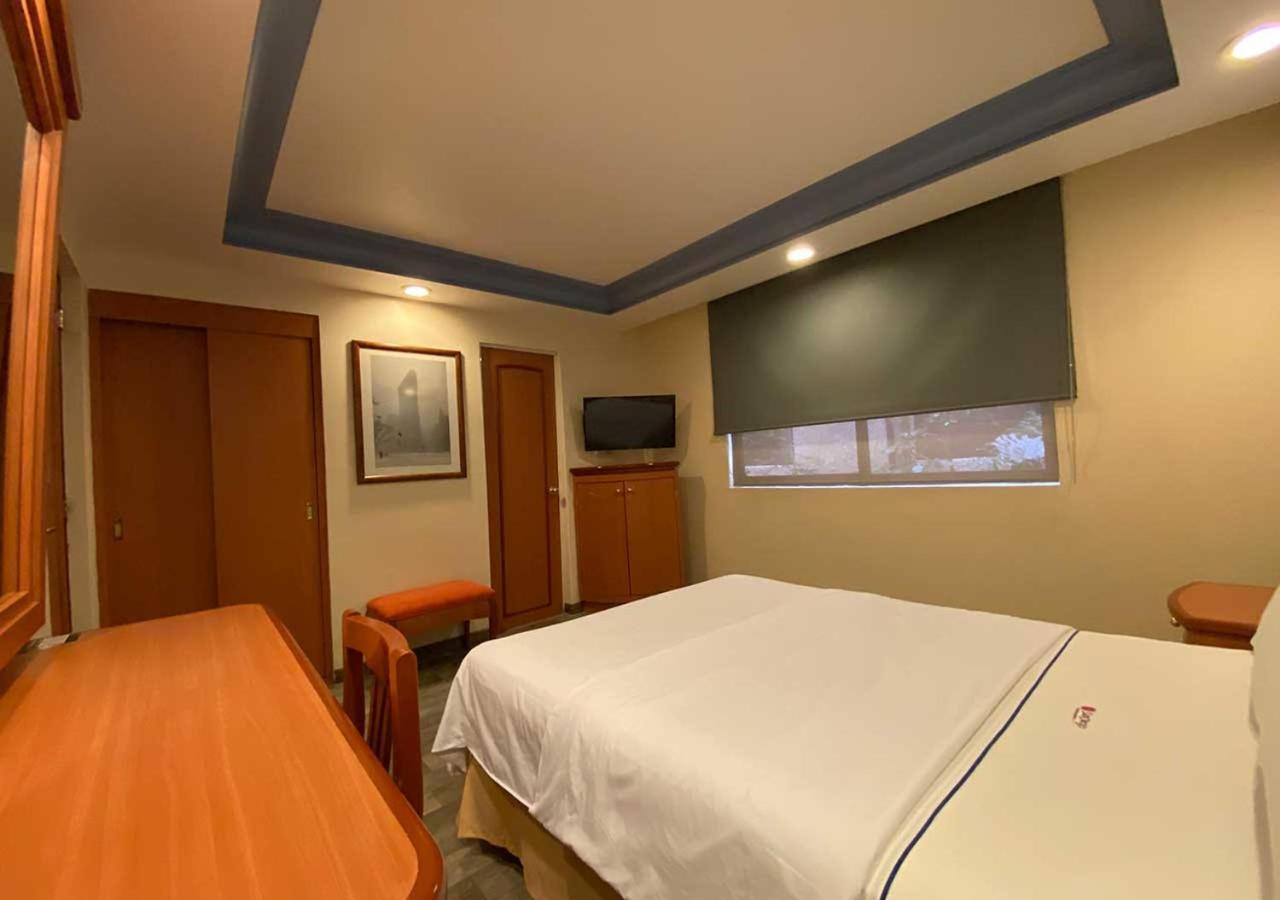 Standard Queen Room