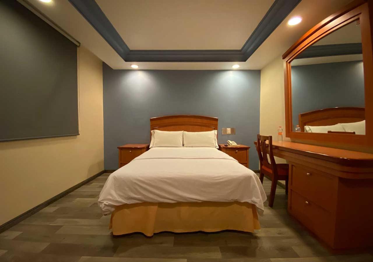 Standard Queen Room