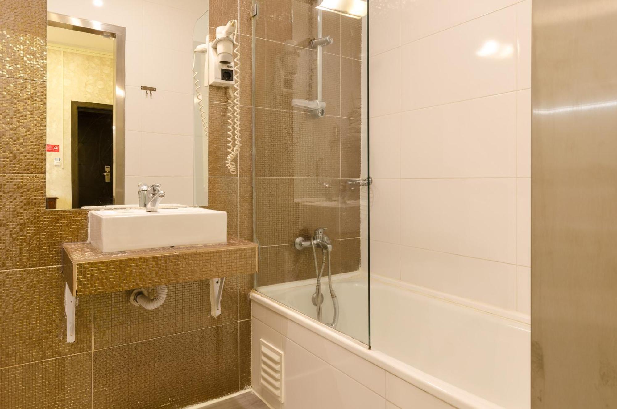 Standard Triple Room,758673808:JPEG