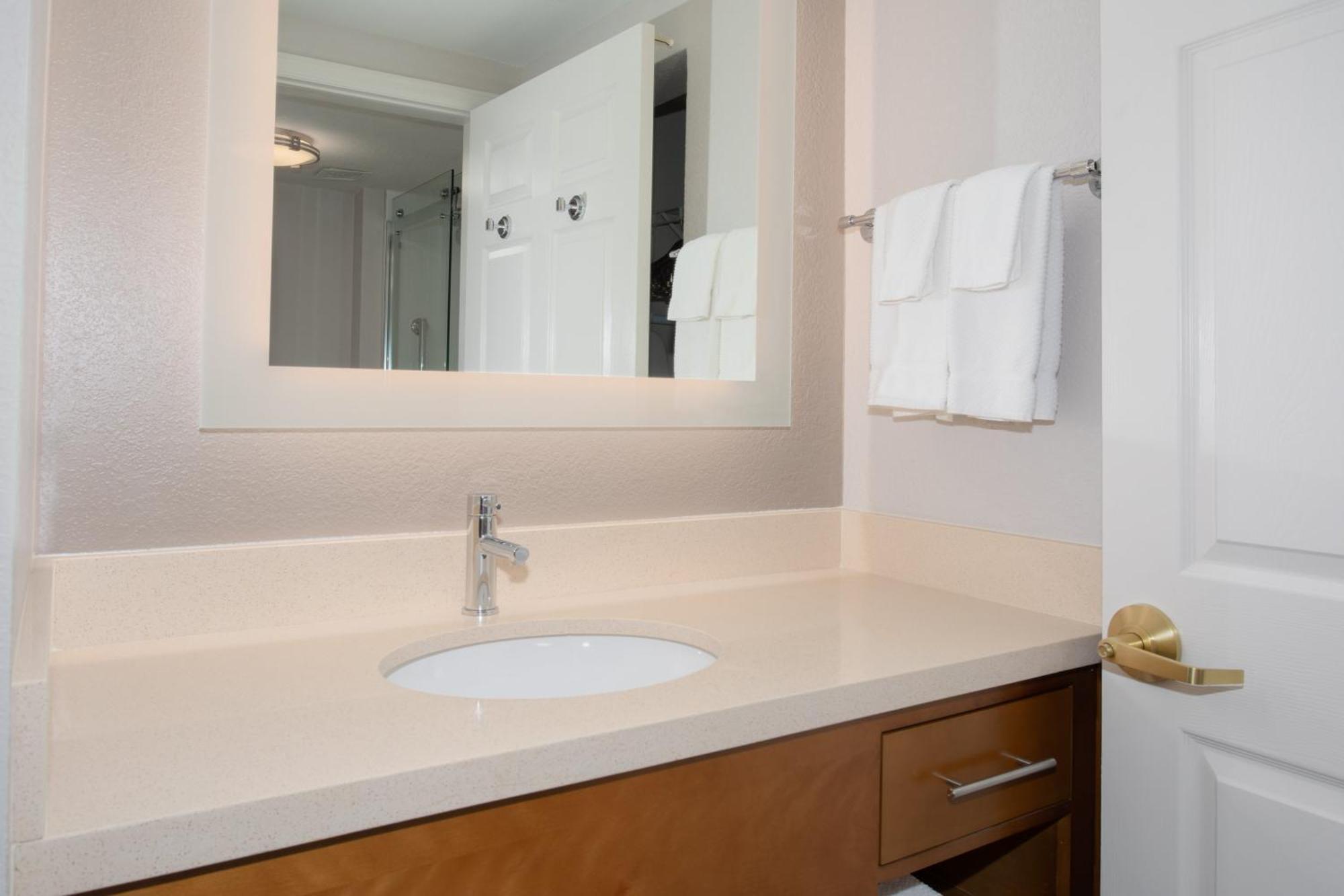 One-Bedroom King Suite