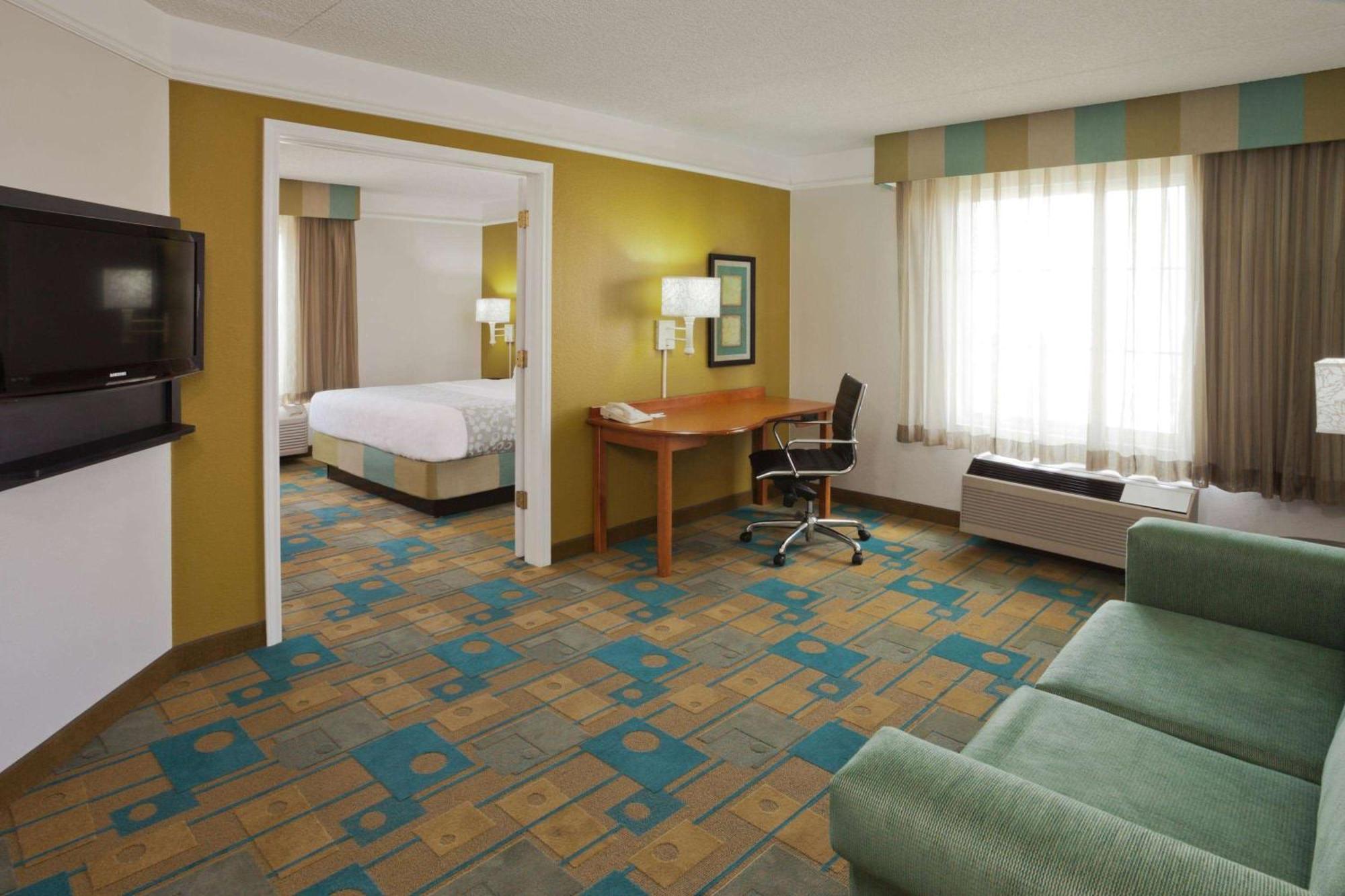 One-Bedroom King Suite - Non-Smoking
