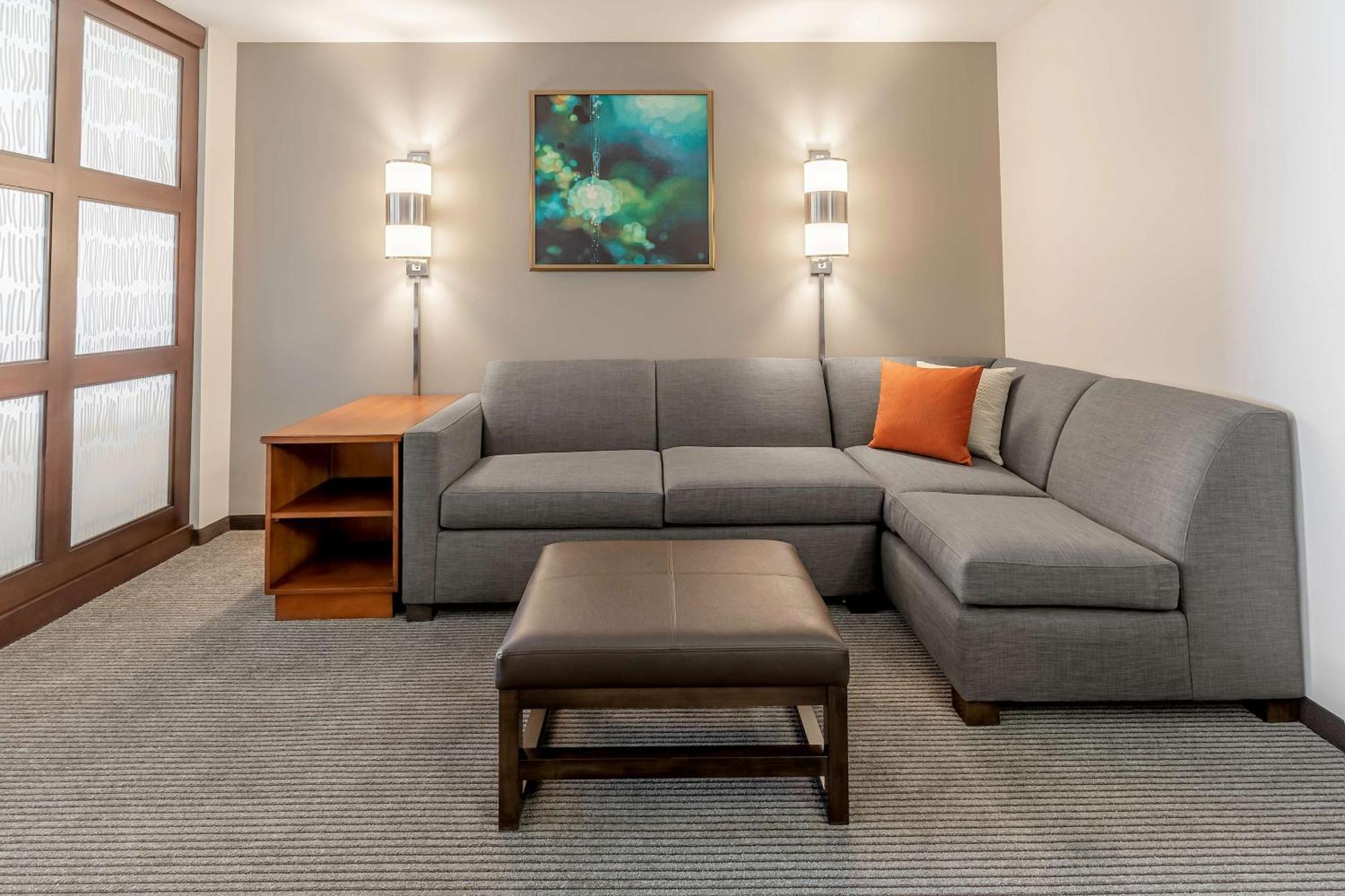 Queen Room with Two Queen Beds and Sofa Bed - High Floor