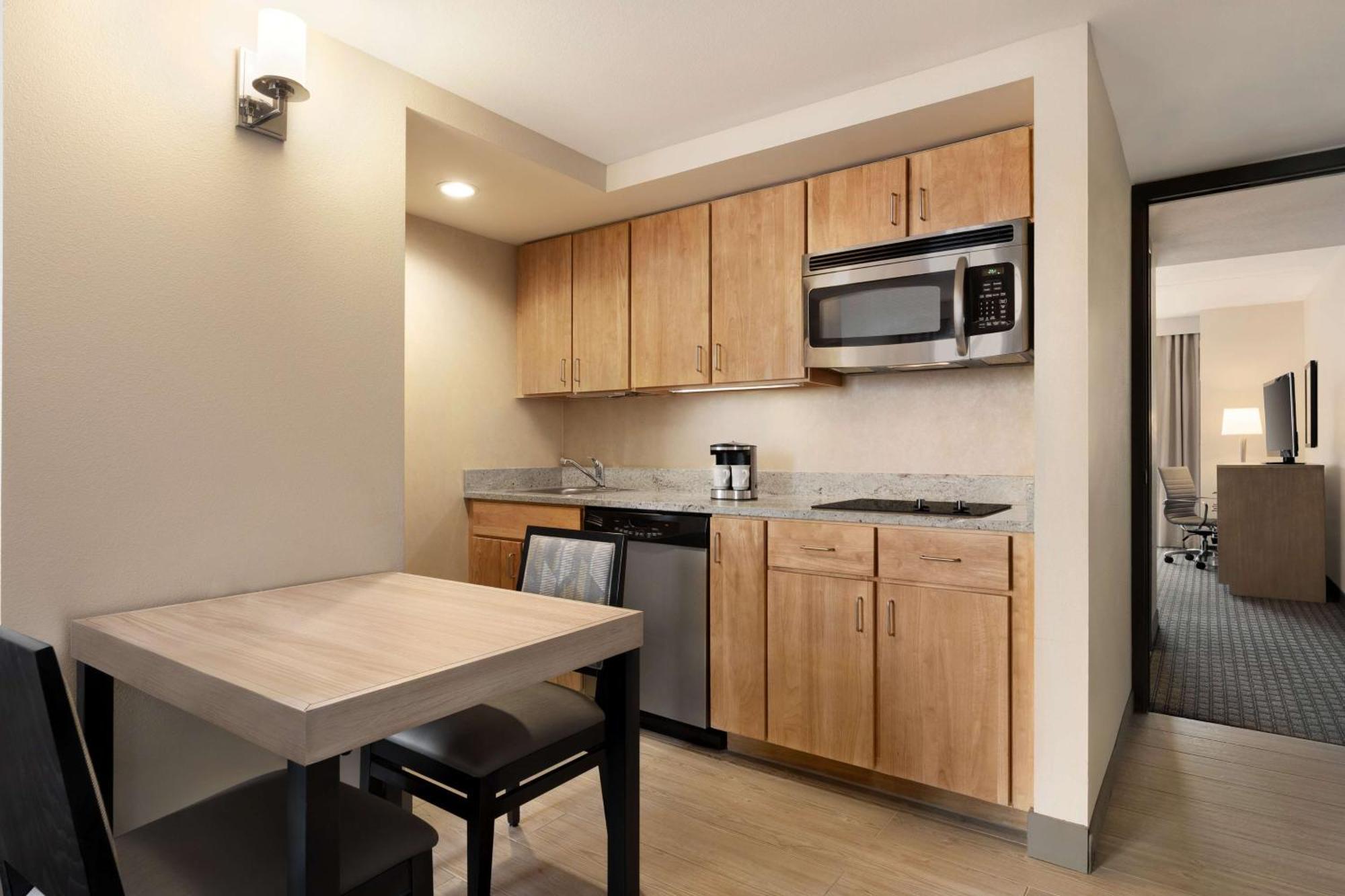 Premium One-Bedroom King Suite - Non-Smoking
