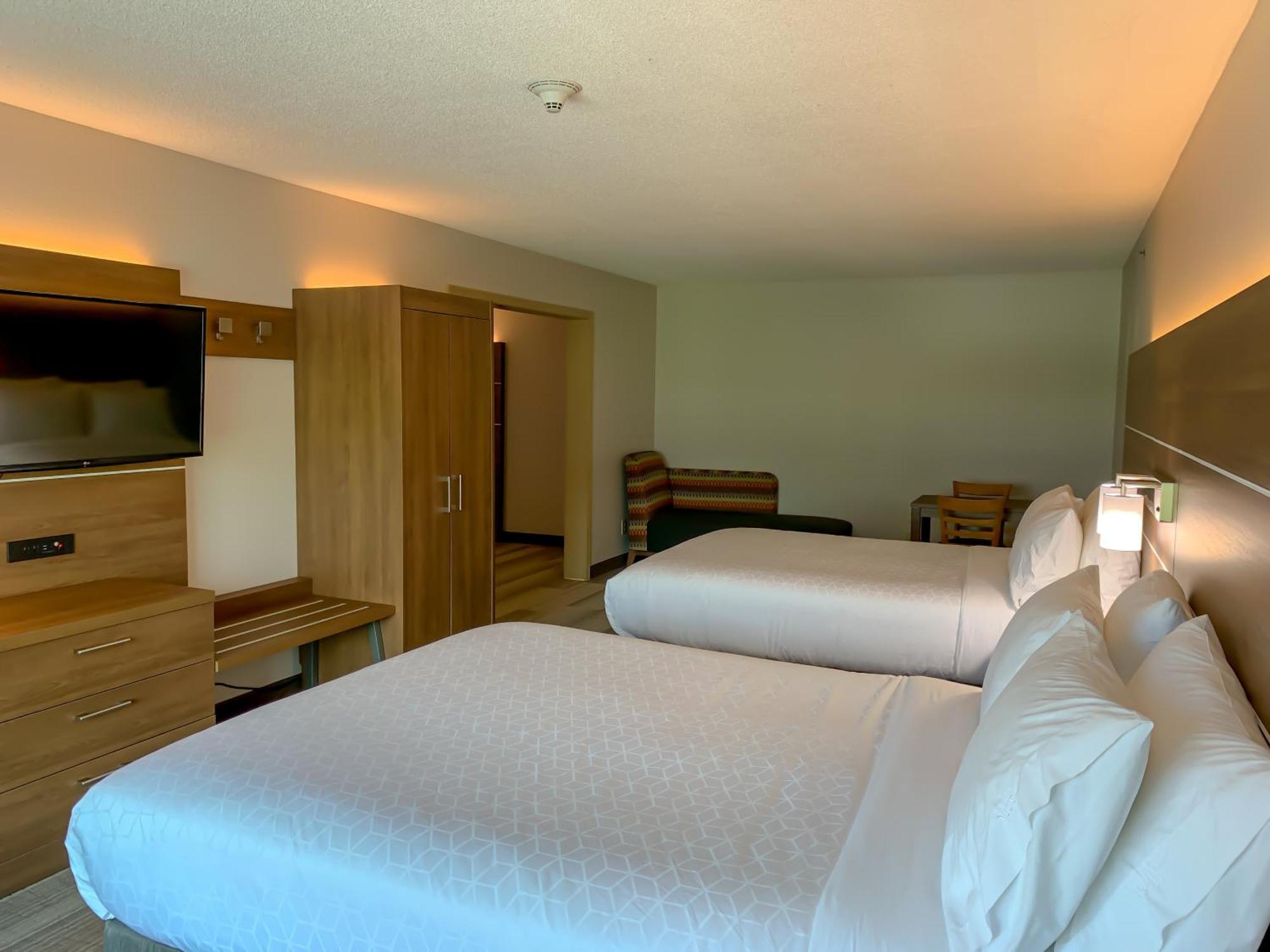 Queen Suite with Sofa Bed - Non-Smoking