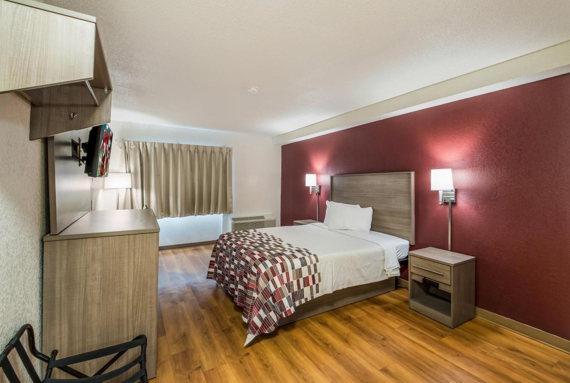 Queen Room One Queen Bed Non-Smoking