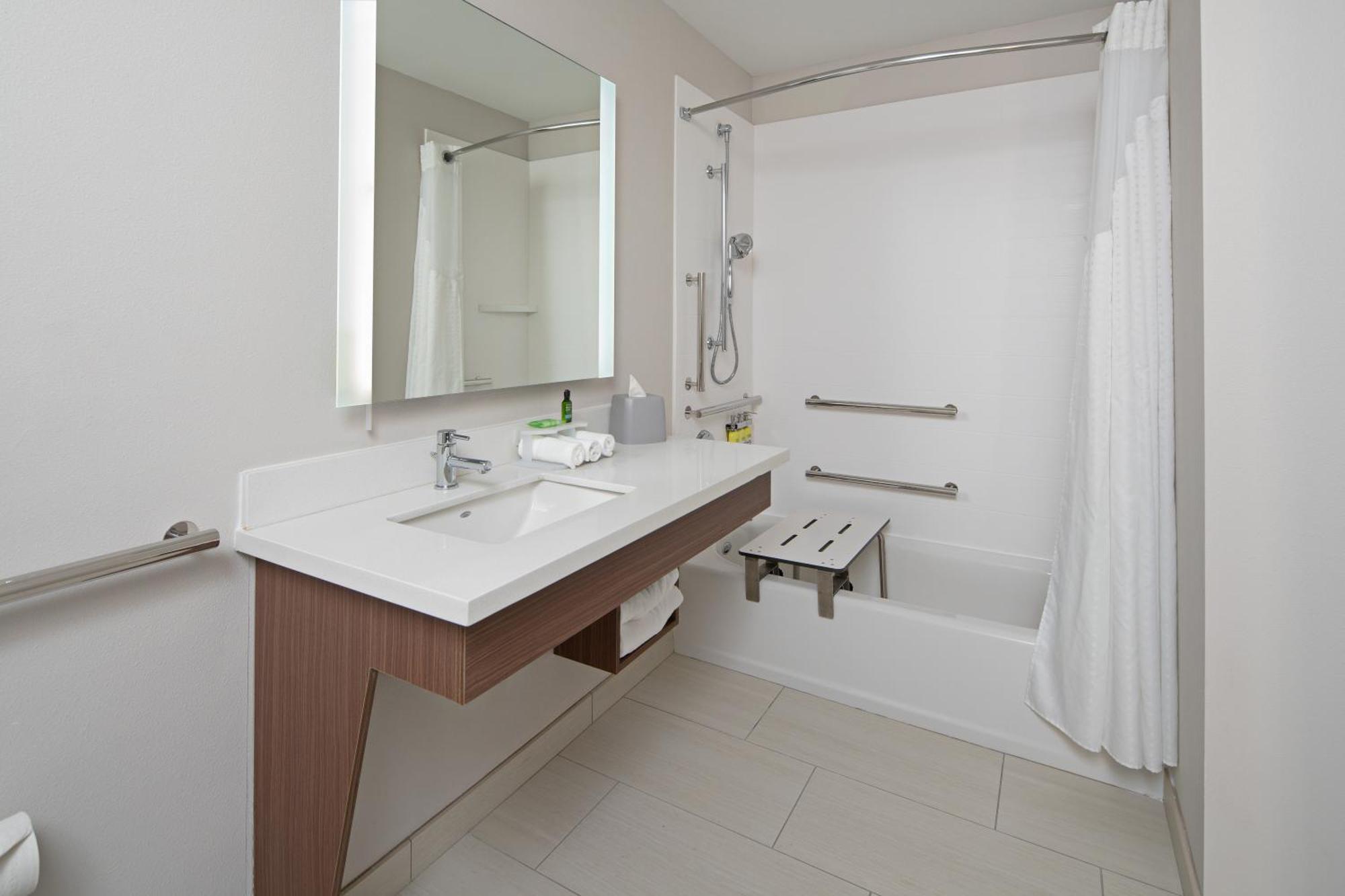 Suite with Two Beds - Mobility Accessible Tub