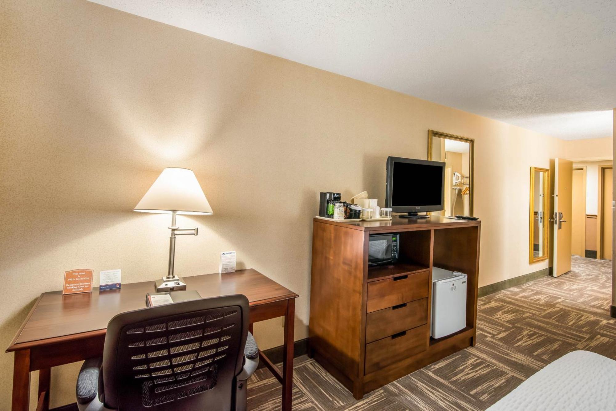 Double Room Two Double Beds Atrium View Non-Smoking or Pet Friendly