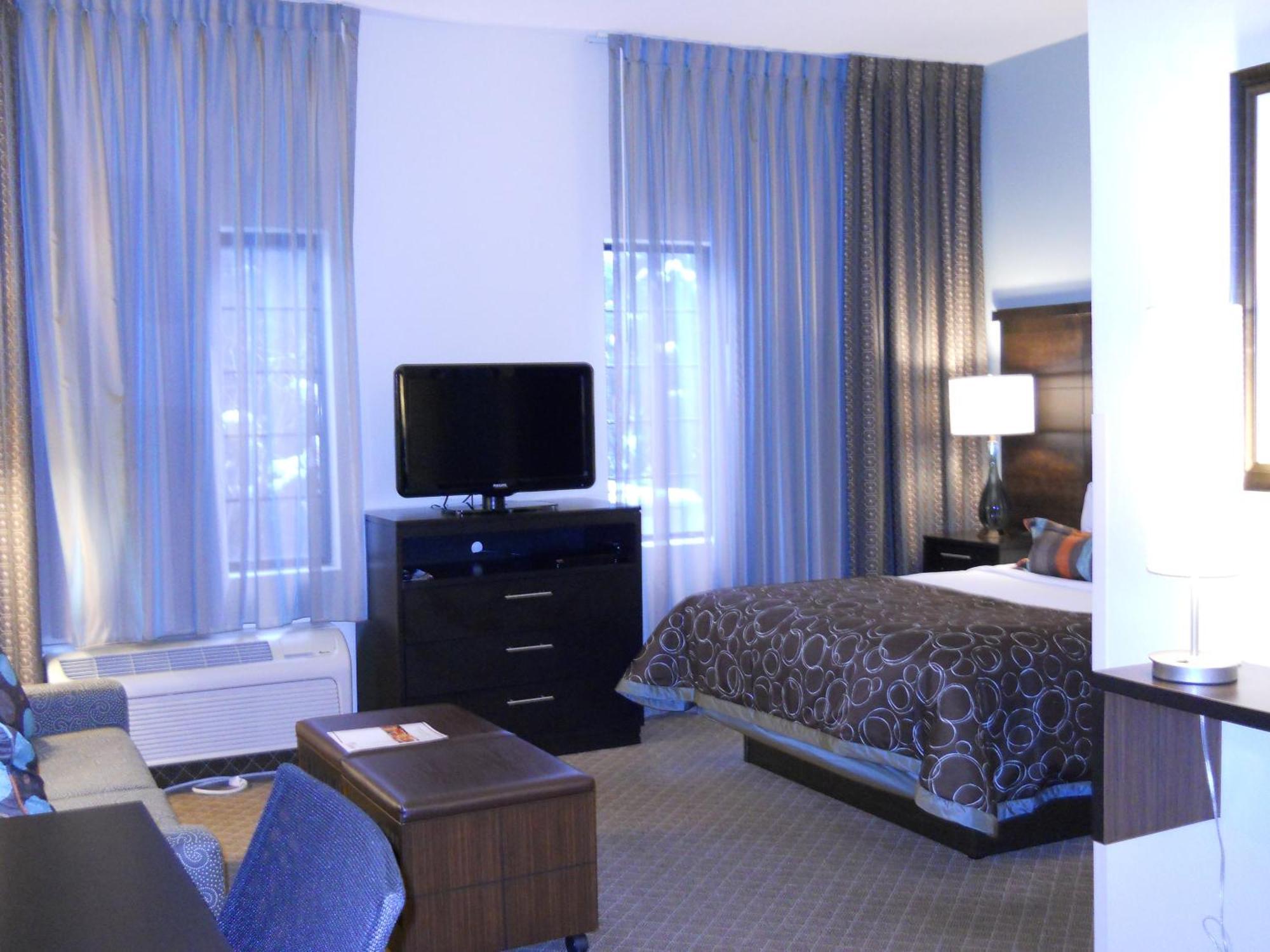 Studio Queen Suite