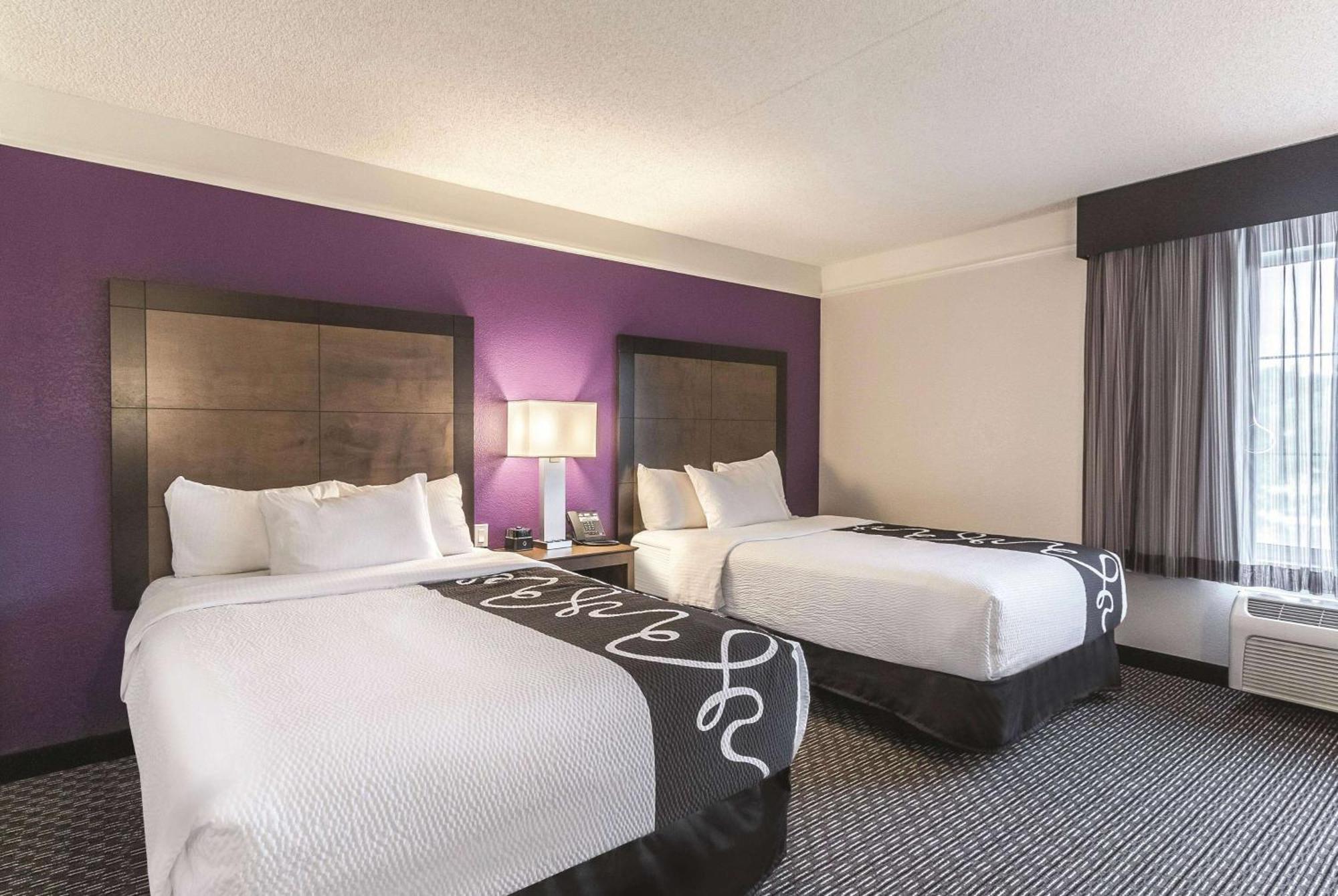 Double Room Two Double Beds Bath Tub Mobility Accessible or Non-Smoking