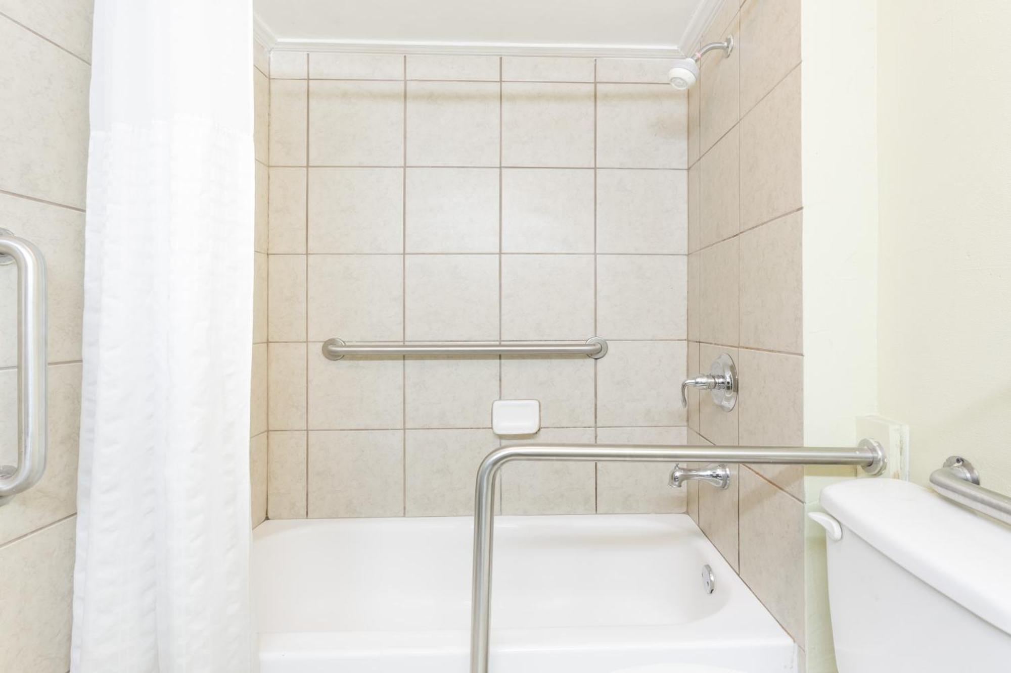 Double Room Two Double Beds Bath Tub Mobility Accessible or Non-Smoking
