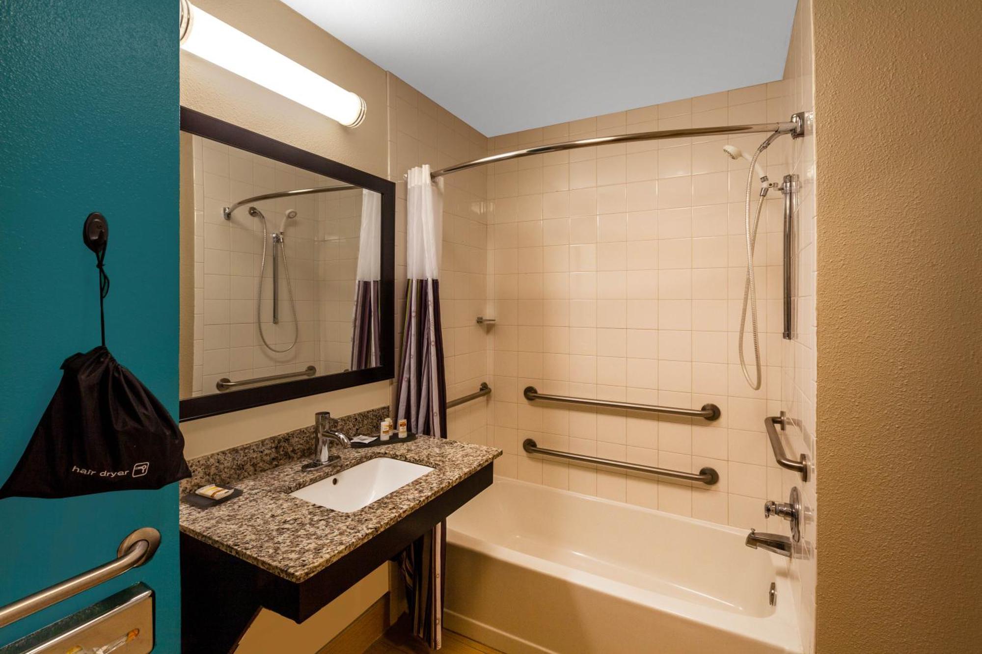 King Room Bath Tub Mobility or Hearing Accessible Non-Smoking