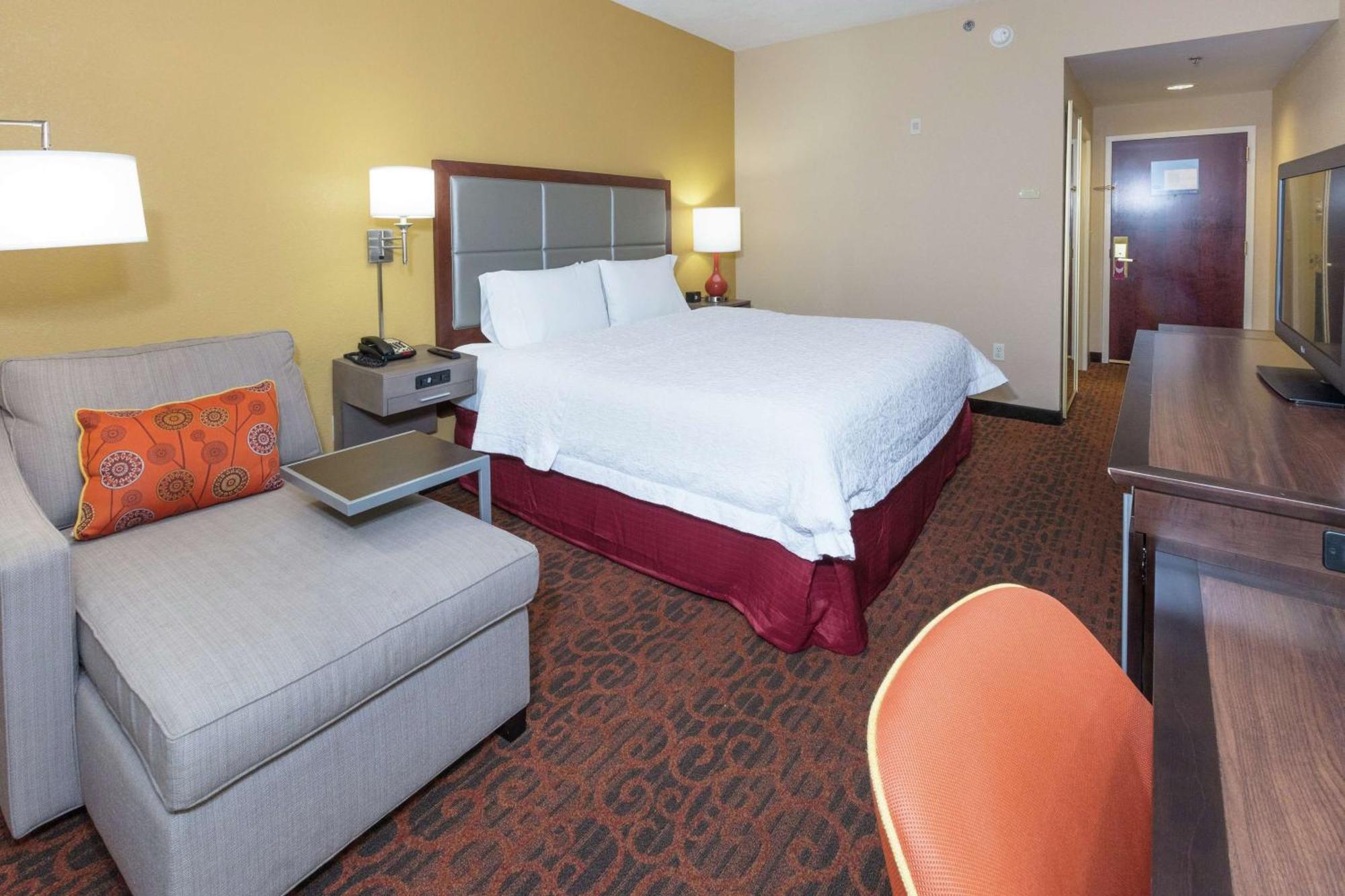 King Room with King Bed - Non-Smoking