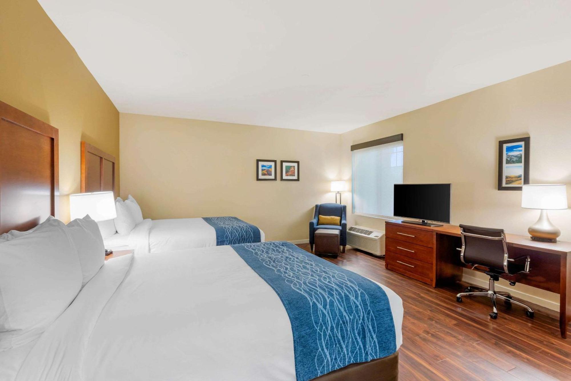Standard Room, 2 Queen Beds, Non Smoking
