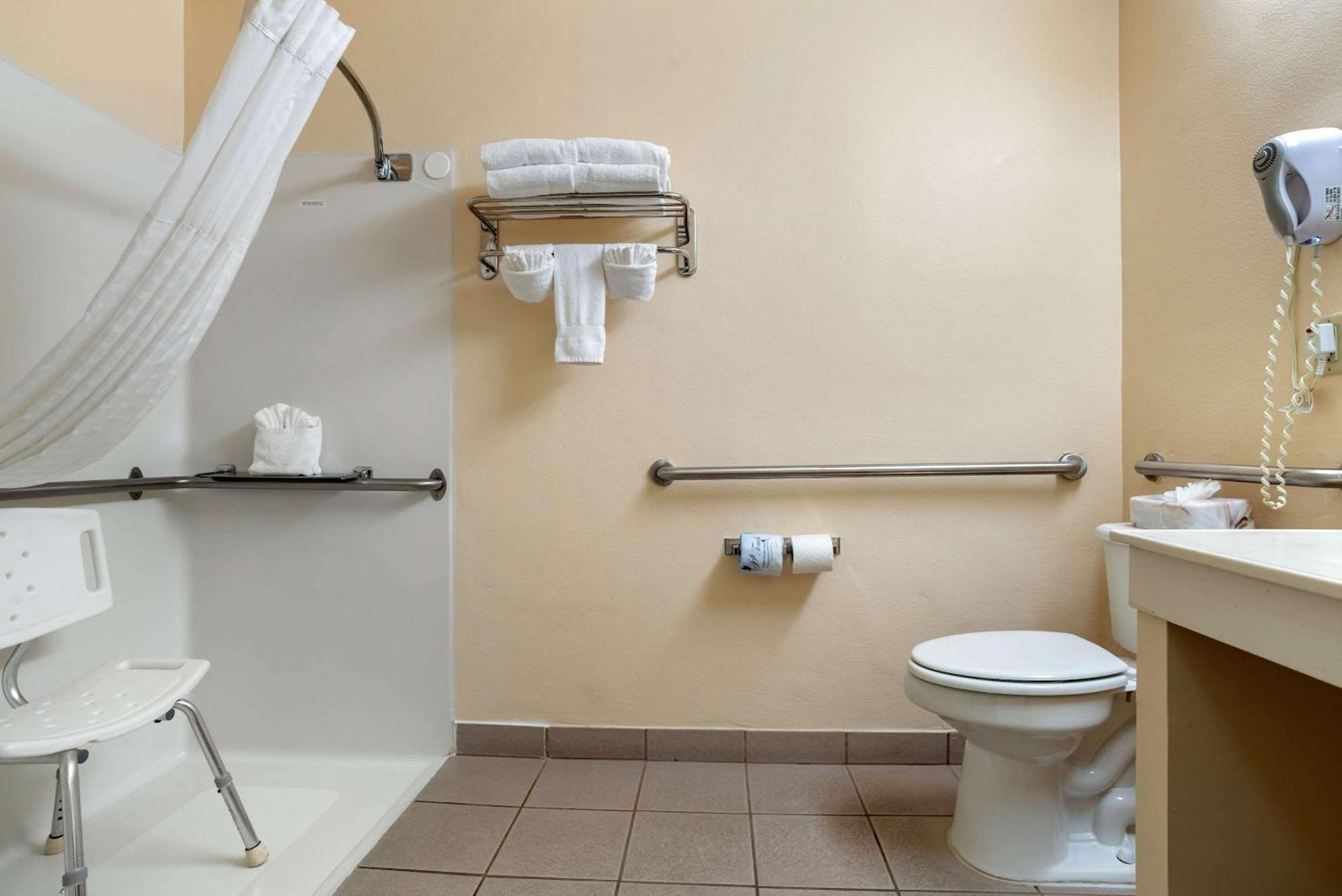 King Suite - Accessible/Non-Smoking