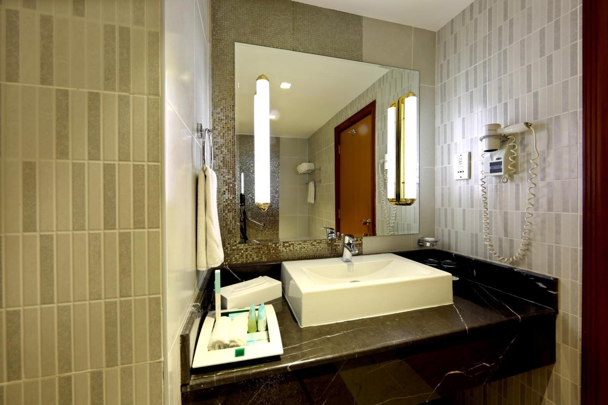 Executive Suite Room F&B &