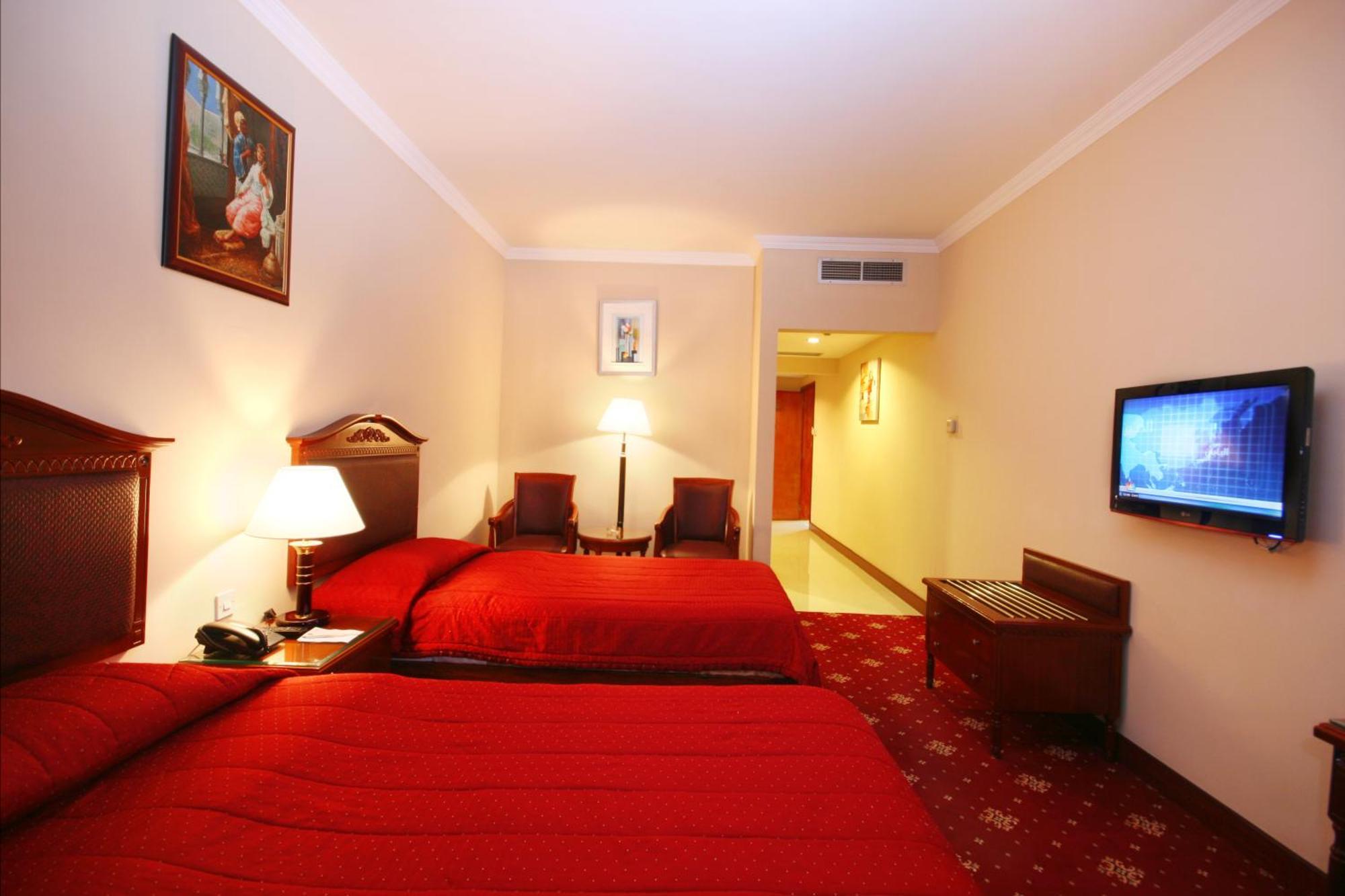 Deluxe Family Room