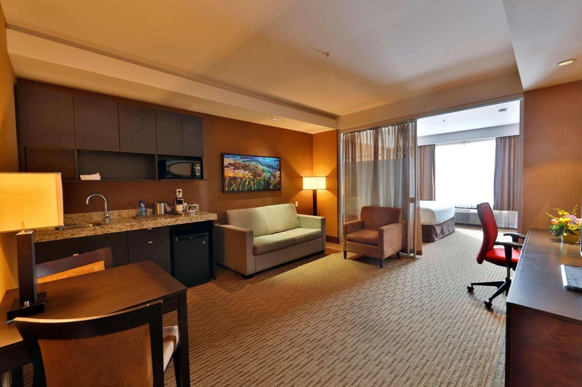 One-Bedroom King Suite,705957784:JPEG