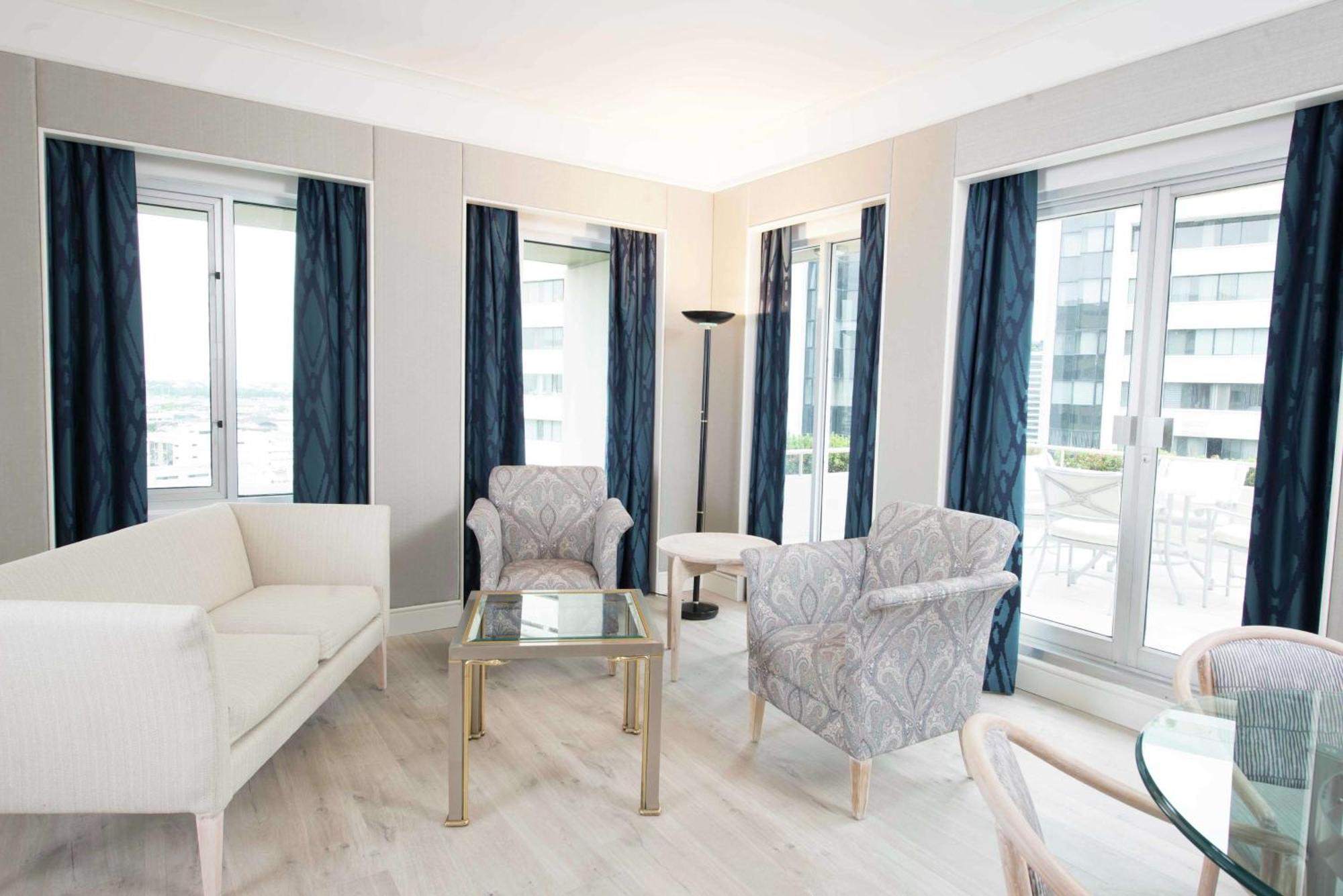 One Bedroom King Suite Executive Floor Lounge Access