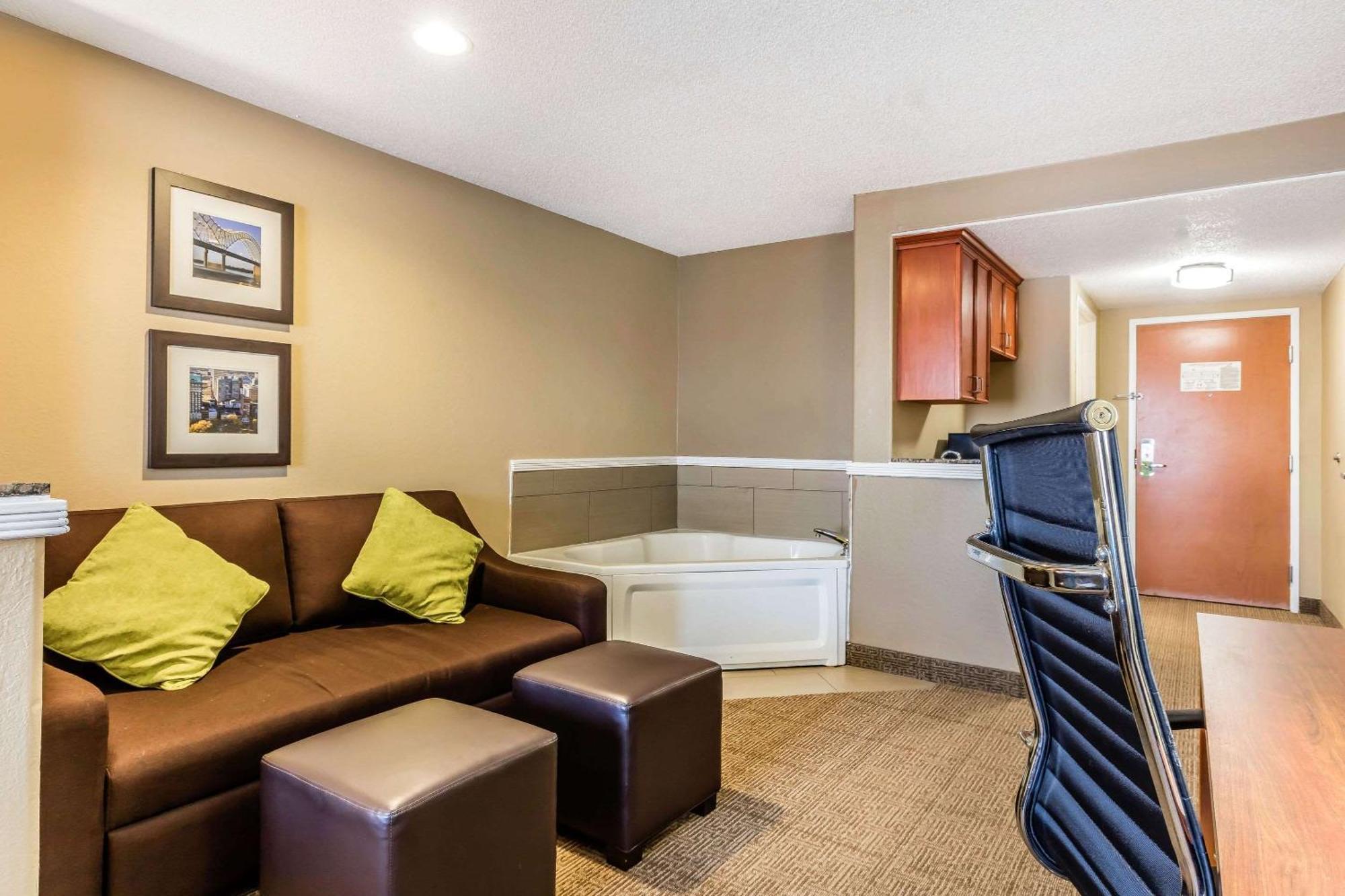 King Suite Spa Bath