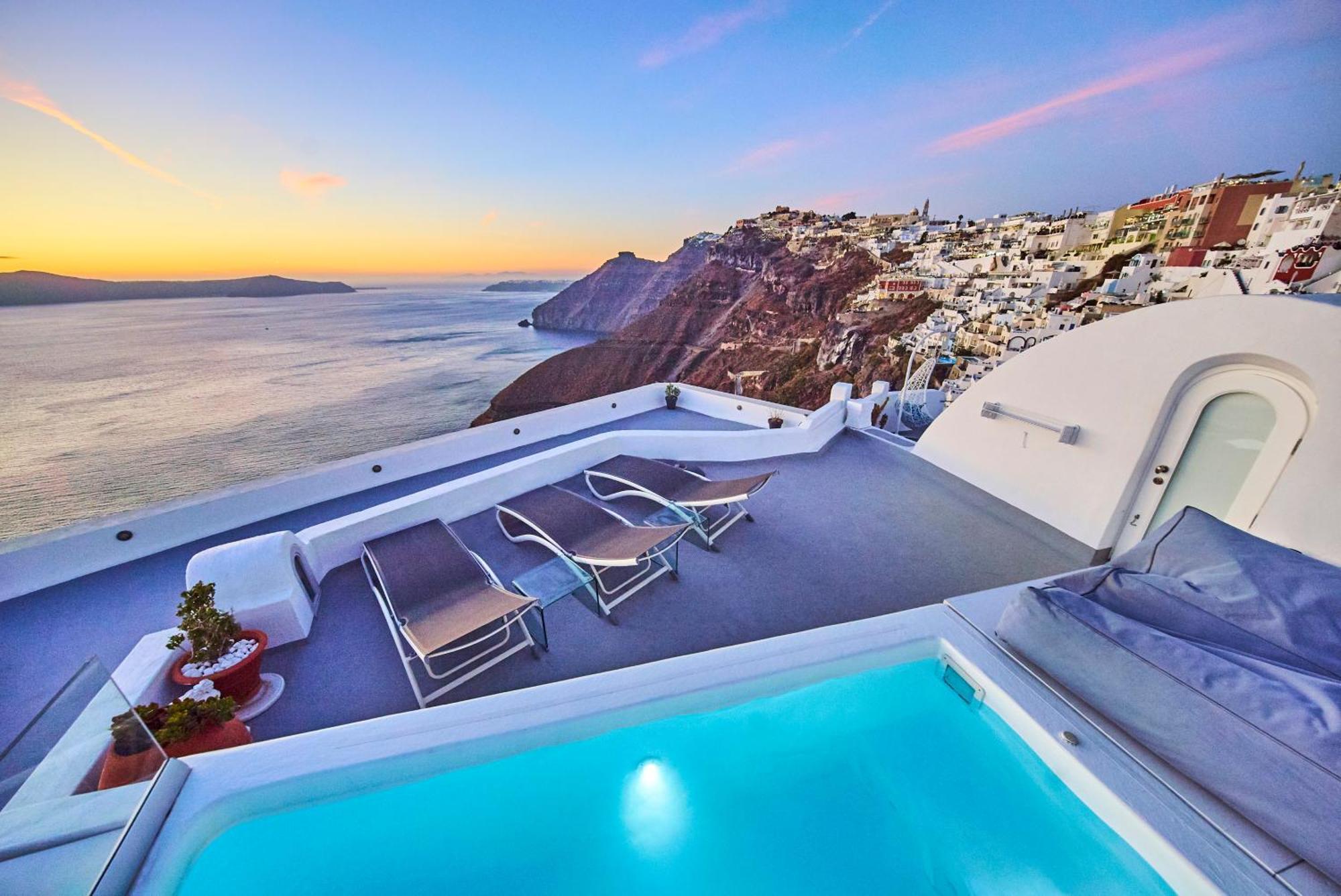 Three-bedroom villa 2 private hot tubs Caldera View terraces