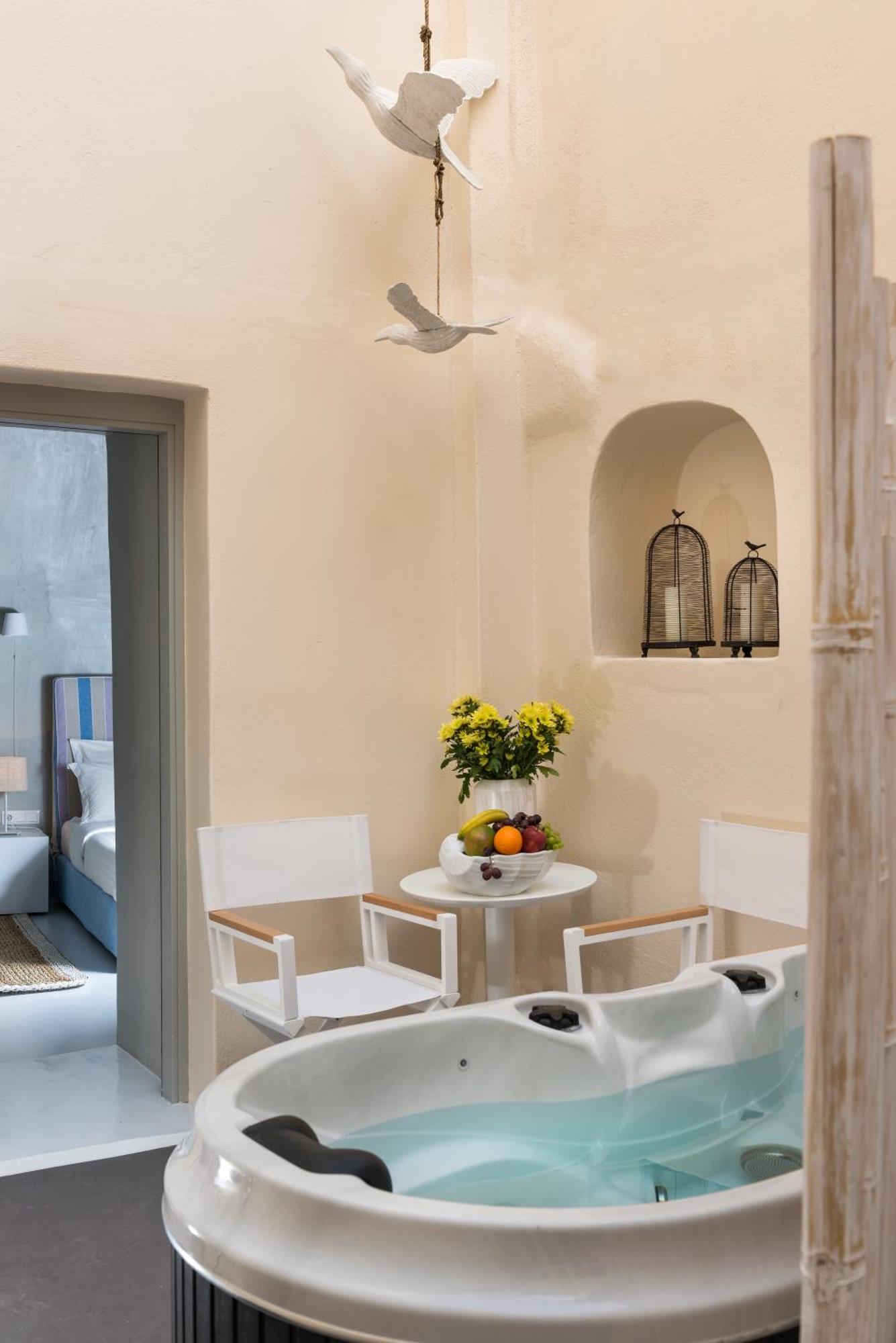 Junior Suite Outdoor Heated Hot Tub
