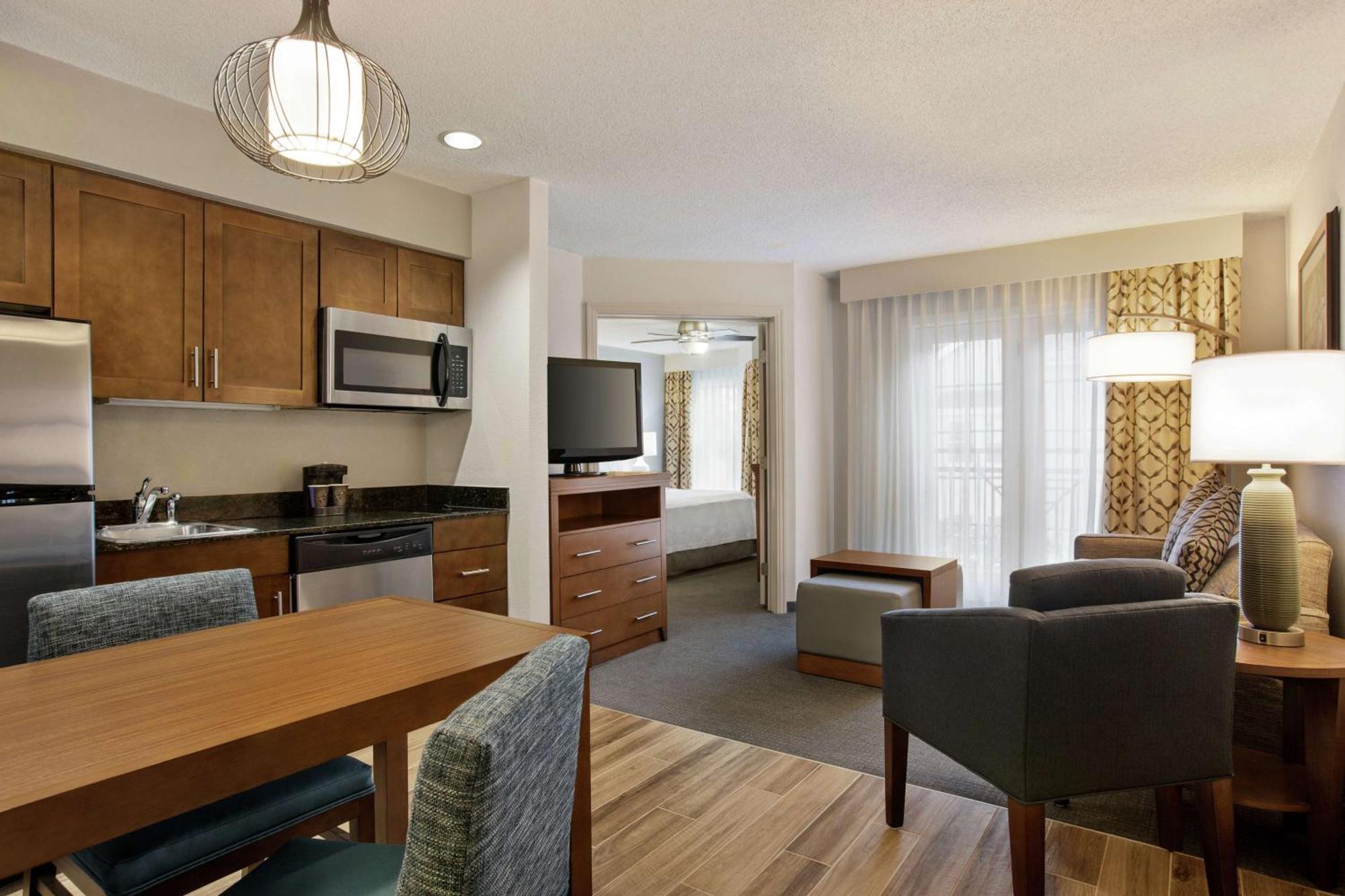 One-Bedroom King Suite - Non-Smoking