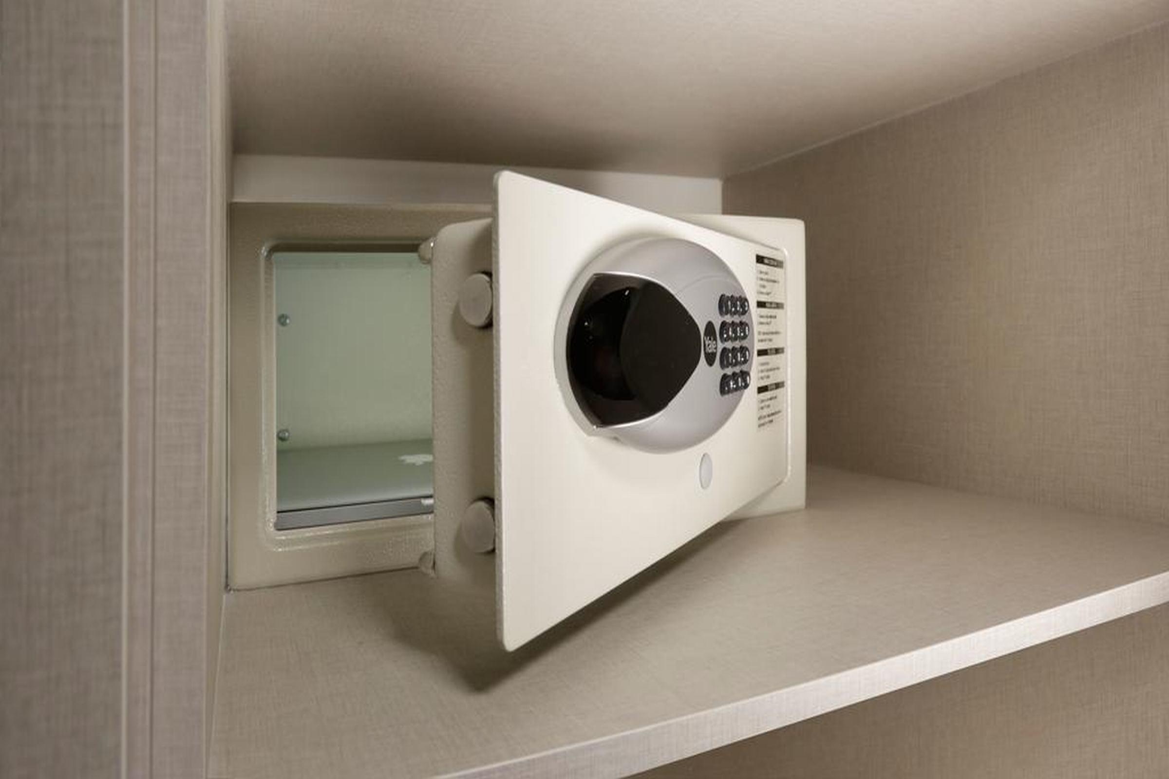 Queen Room,1279053394:JPEG