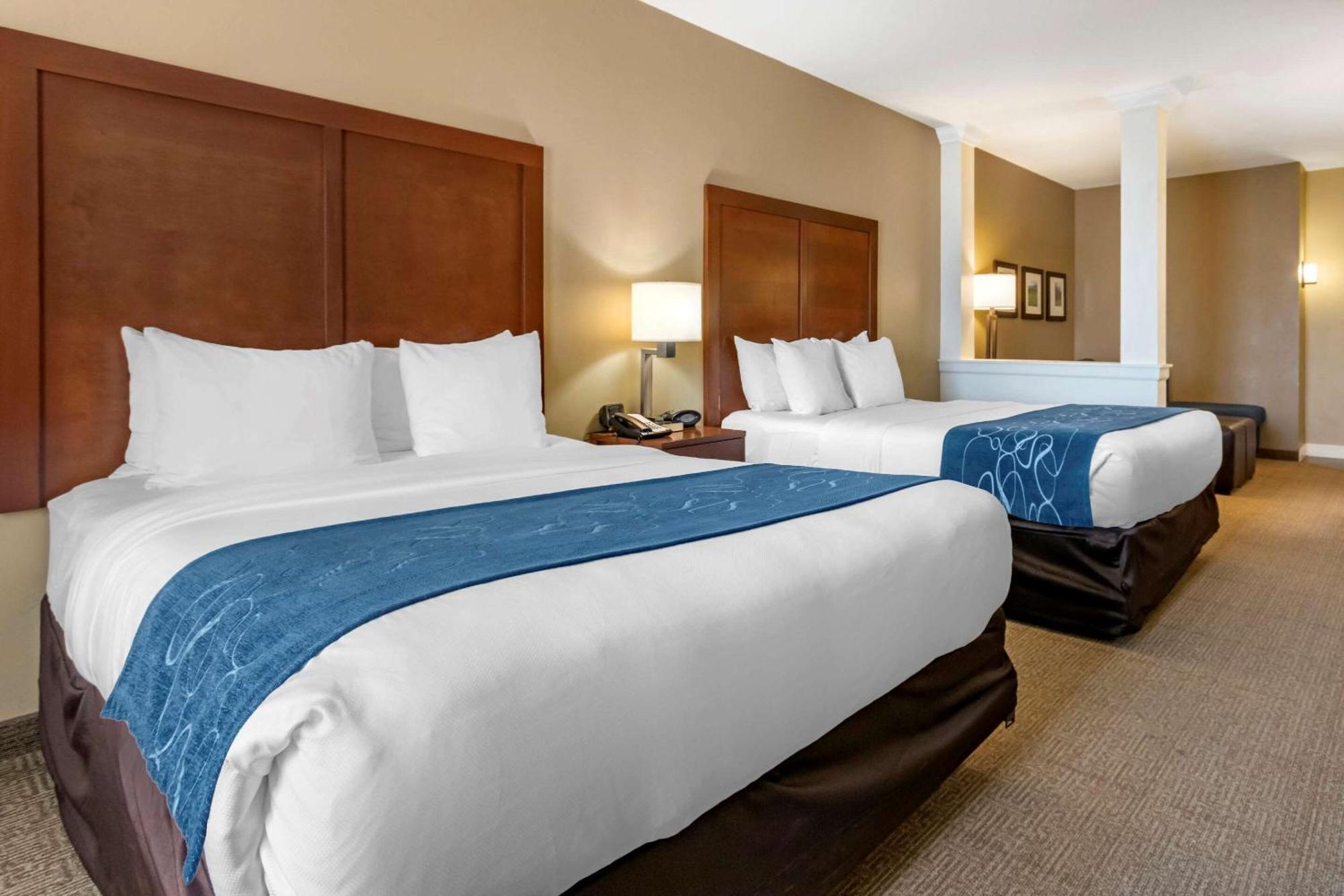 One Room Suite Two Queen Beds Mountain View Non Smoking