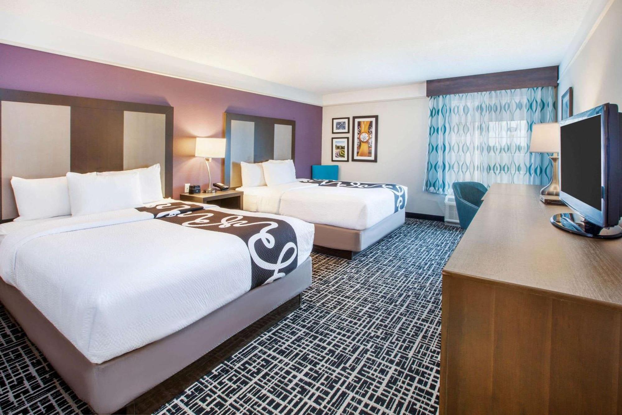 Deluxe Queen Room Two Queen Beds