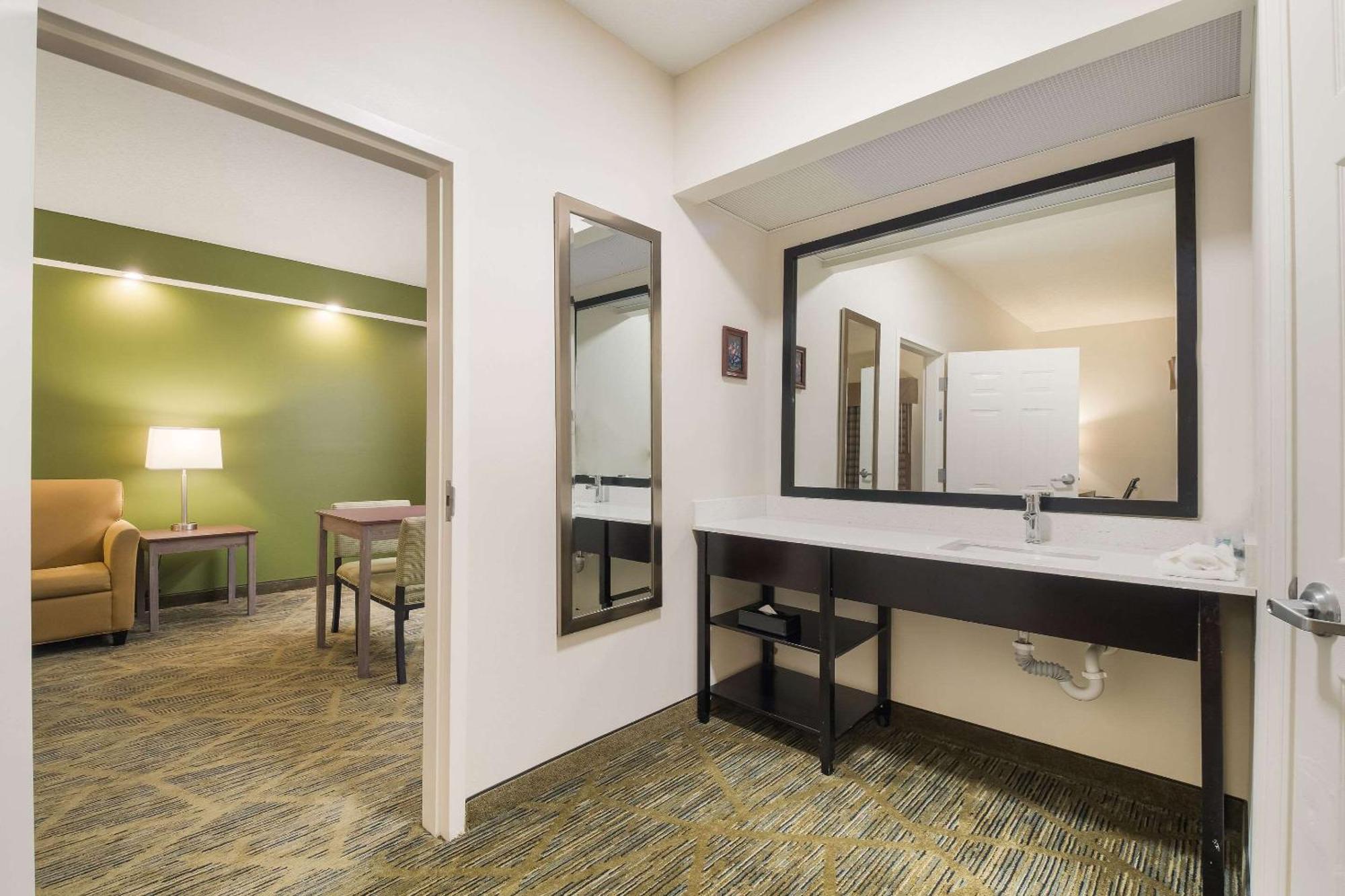 King Suite Accessible or Non-Smoking