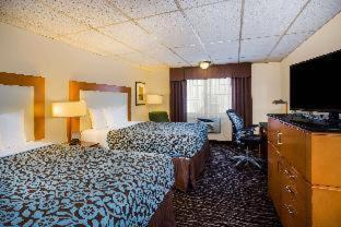Queen Room Two Queen Beds Bathtub Grab Bars Mobility Accessible or Non-Smoking