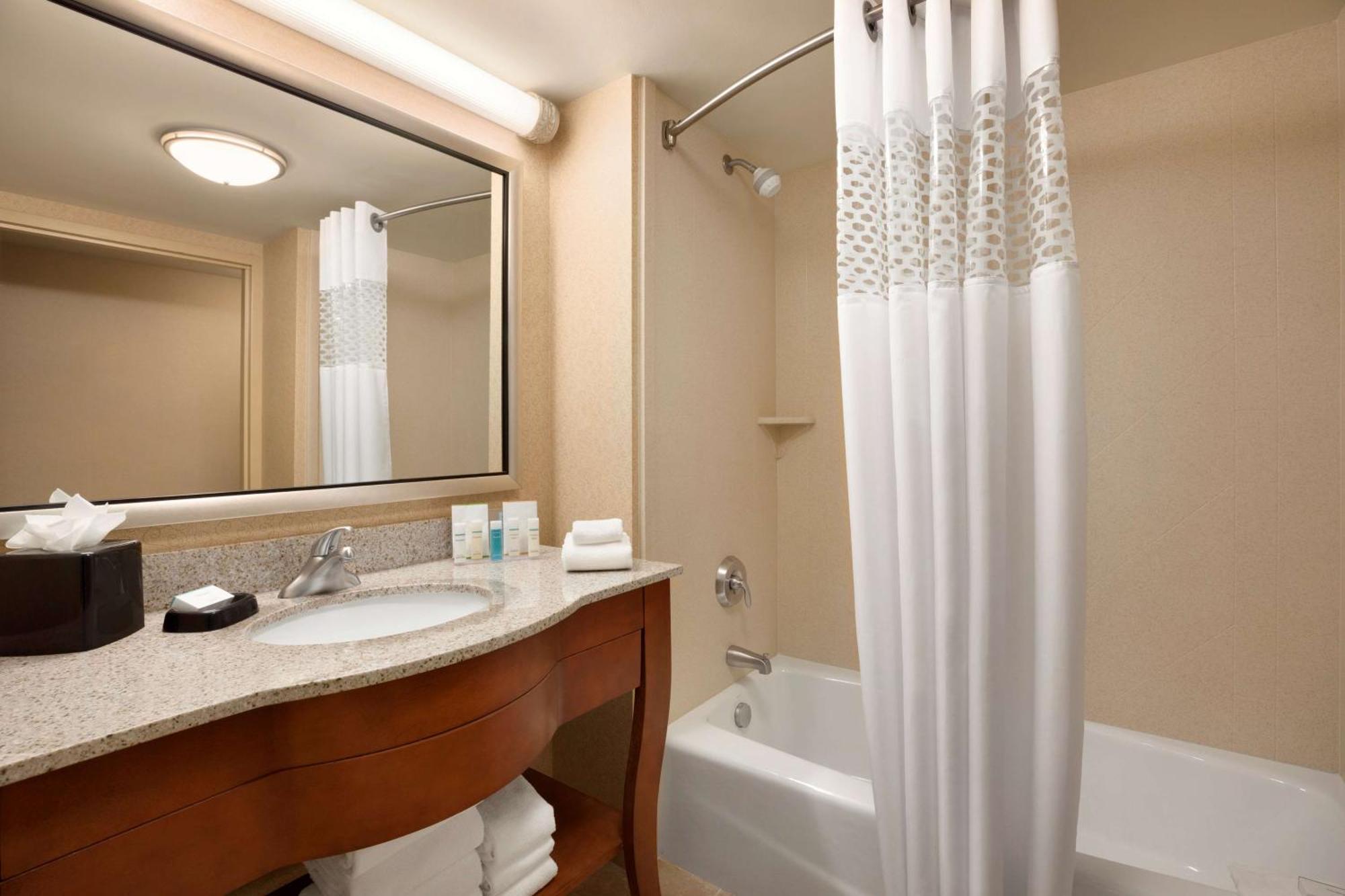 Queen Room Two Queen Beds Hearing Access or Non-Smoking