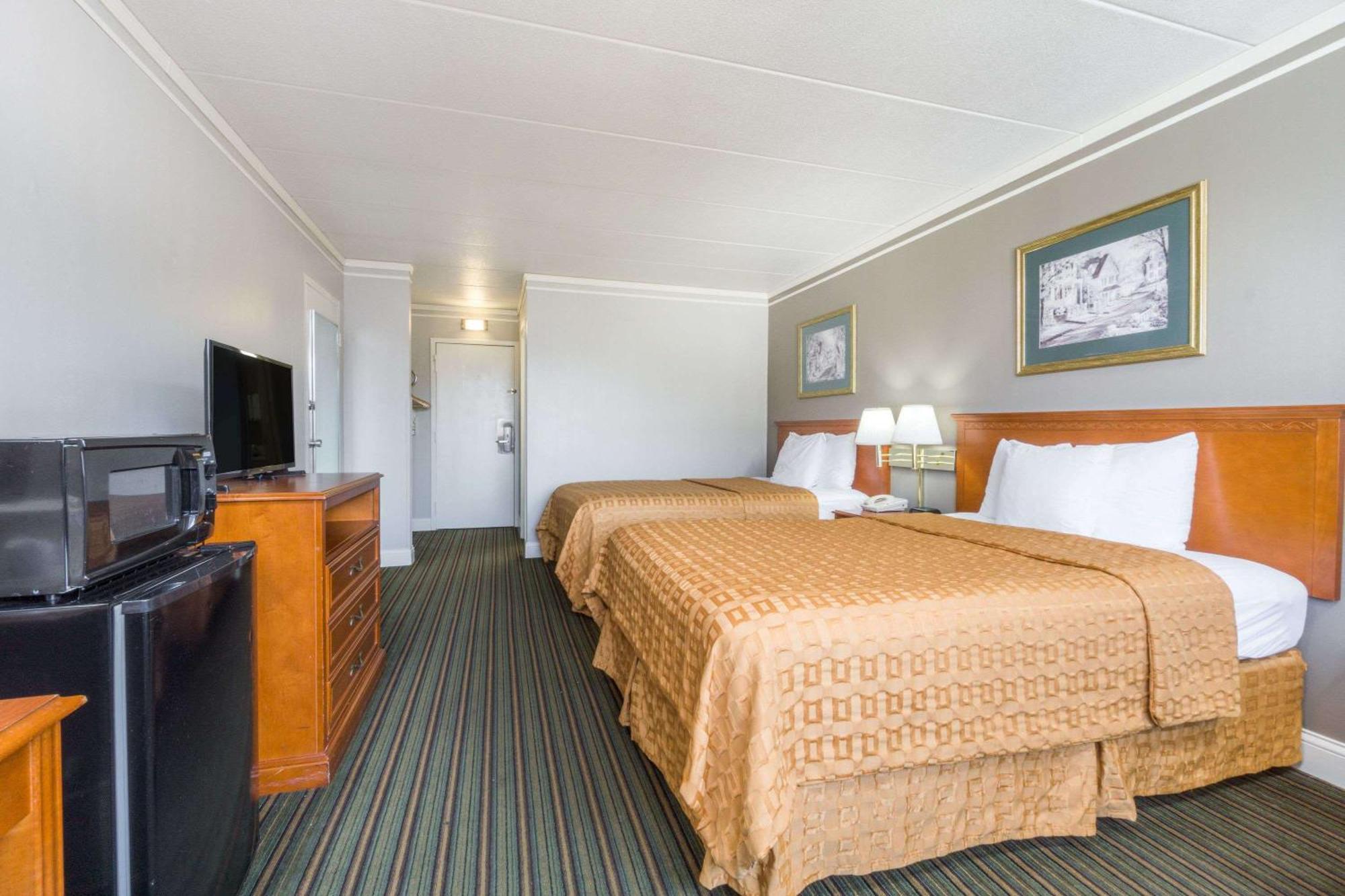 Double Room with Two Double Beds - Smoking