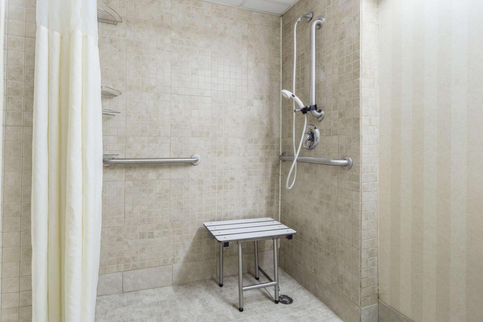 King Room with Roll-in Shower - Mobility Access/Non-Smoking