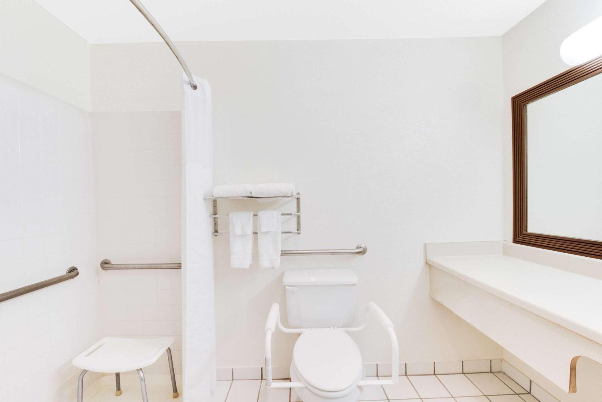 King Room Roll Shower Mobility Access or Non-Smoking